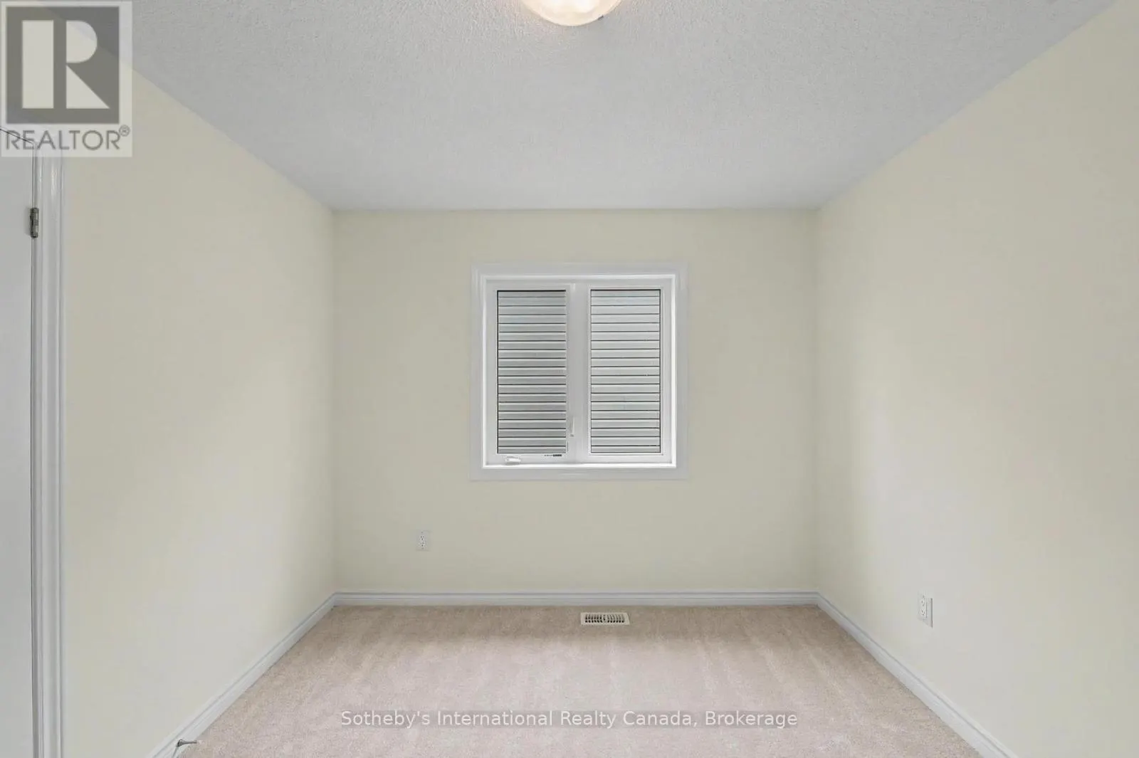 12 HILLCROFT WAY