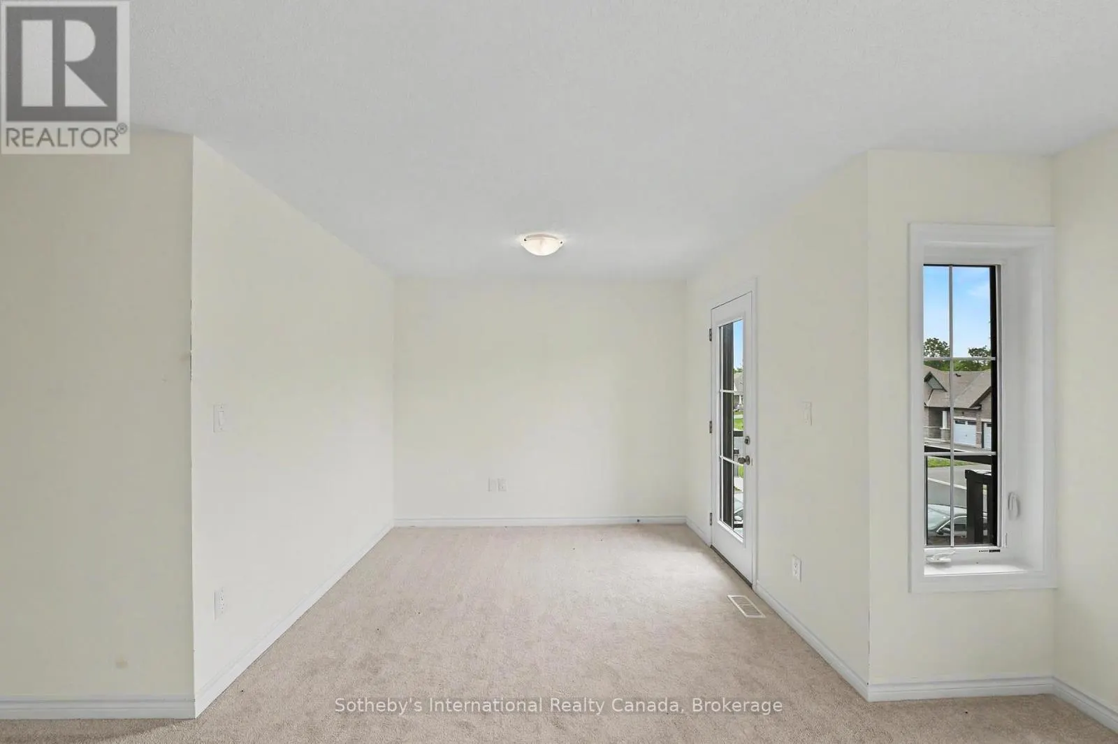 12 HILLCROFT WAY