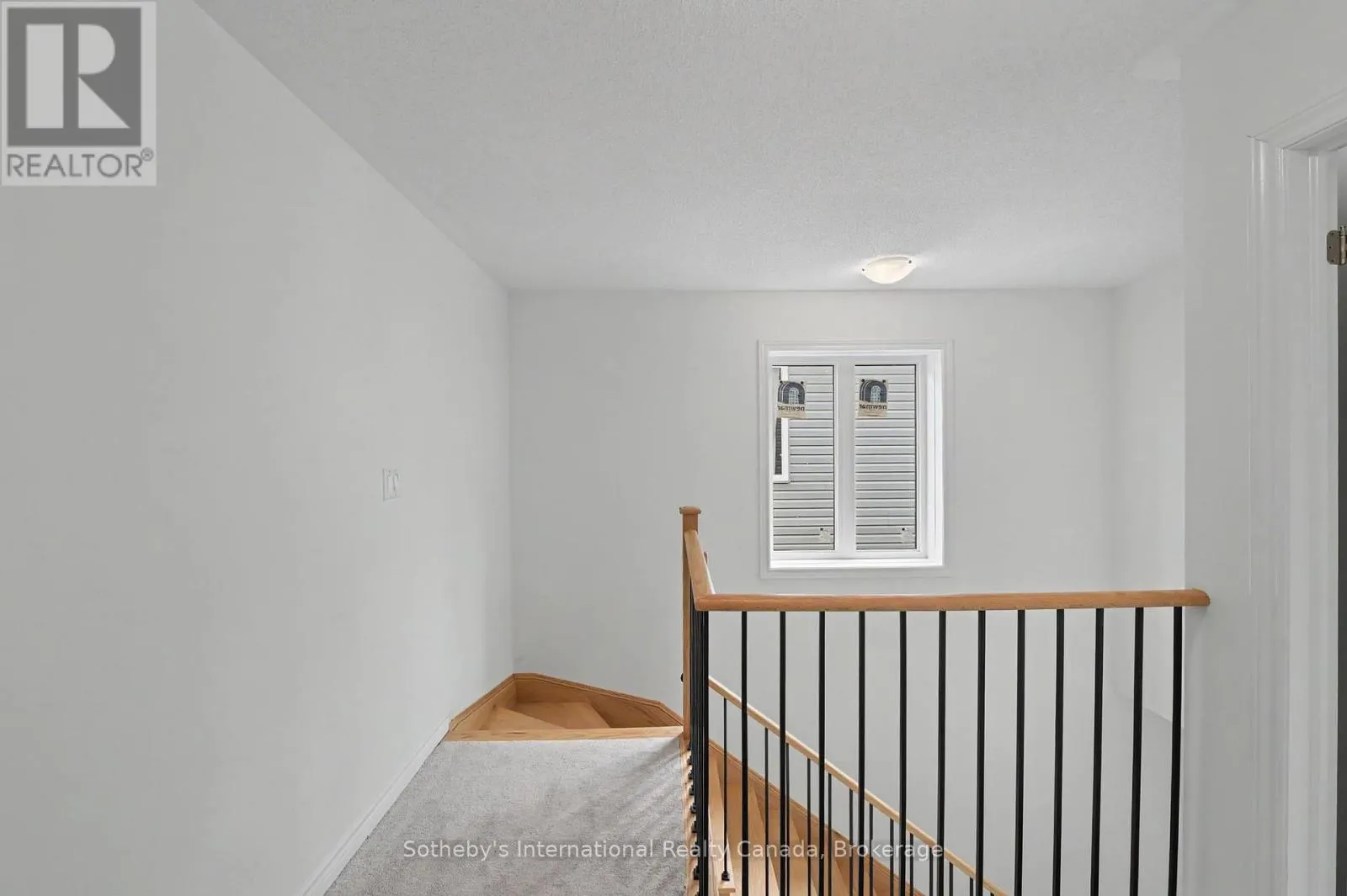 12 HILLCROFT WAY