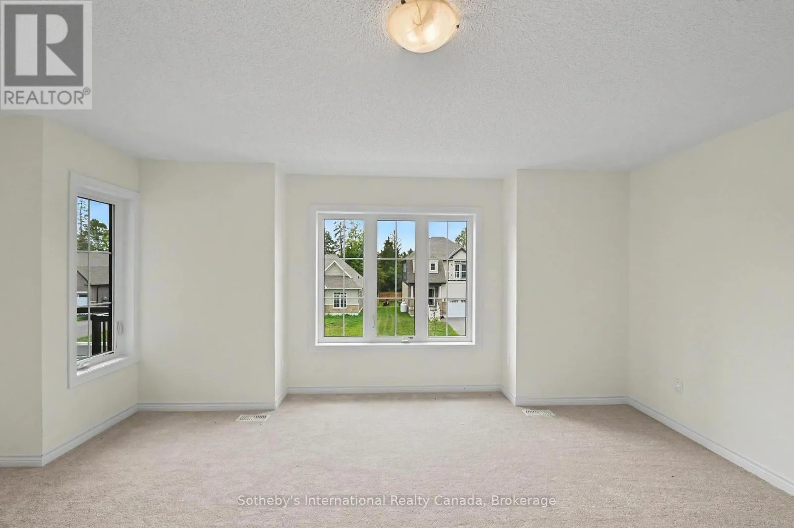 12 HILLCROFT WAY