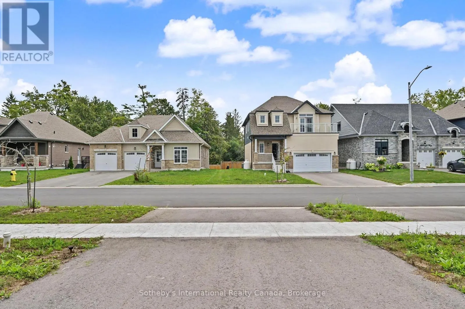 12 HILLCROFT WAY