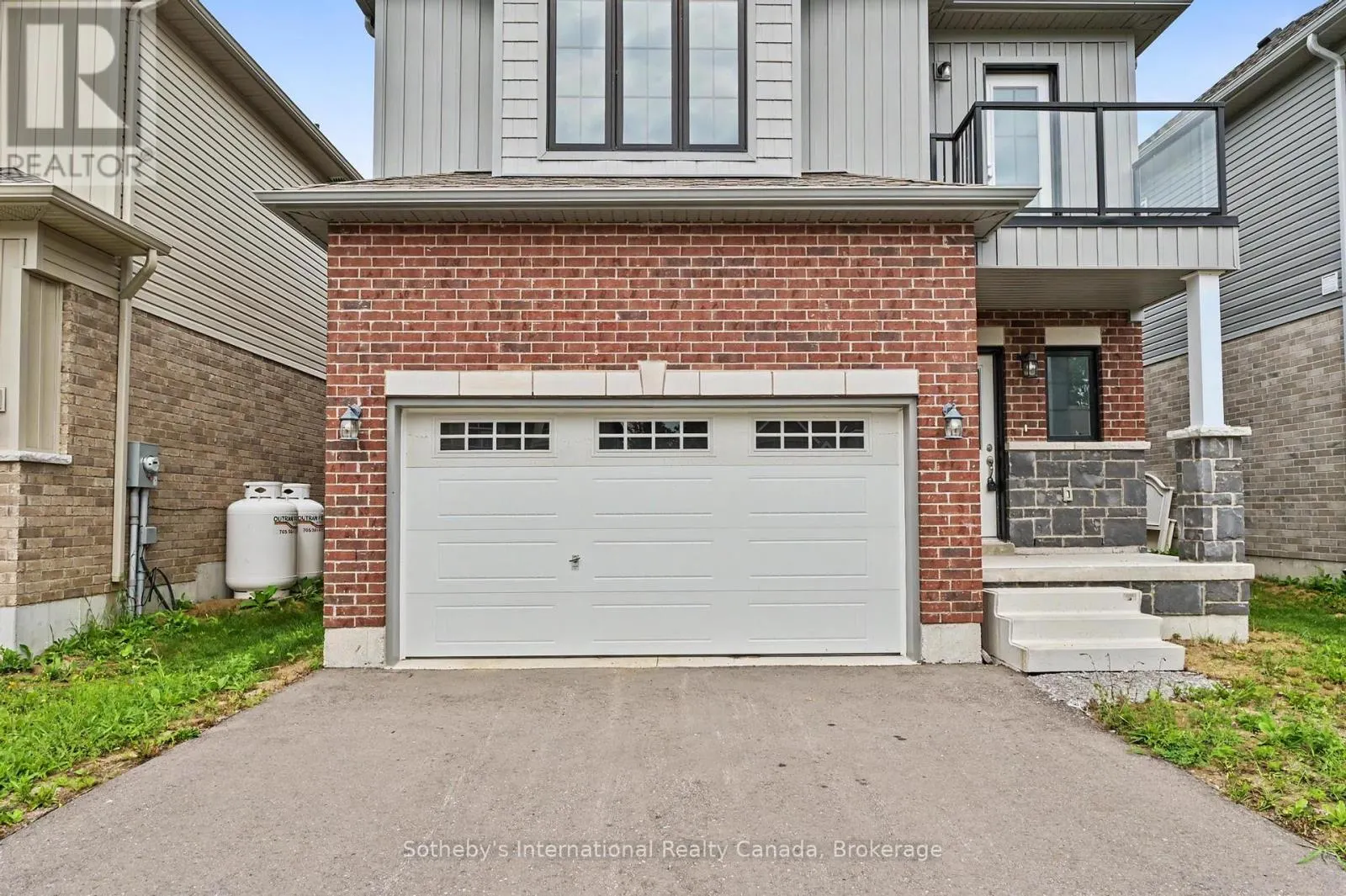 12 HILLCROFT WAY