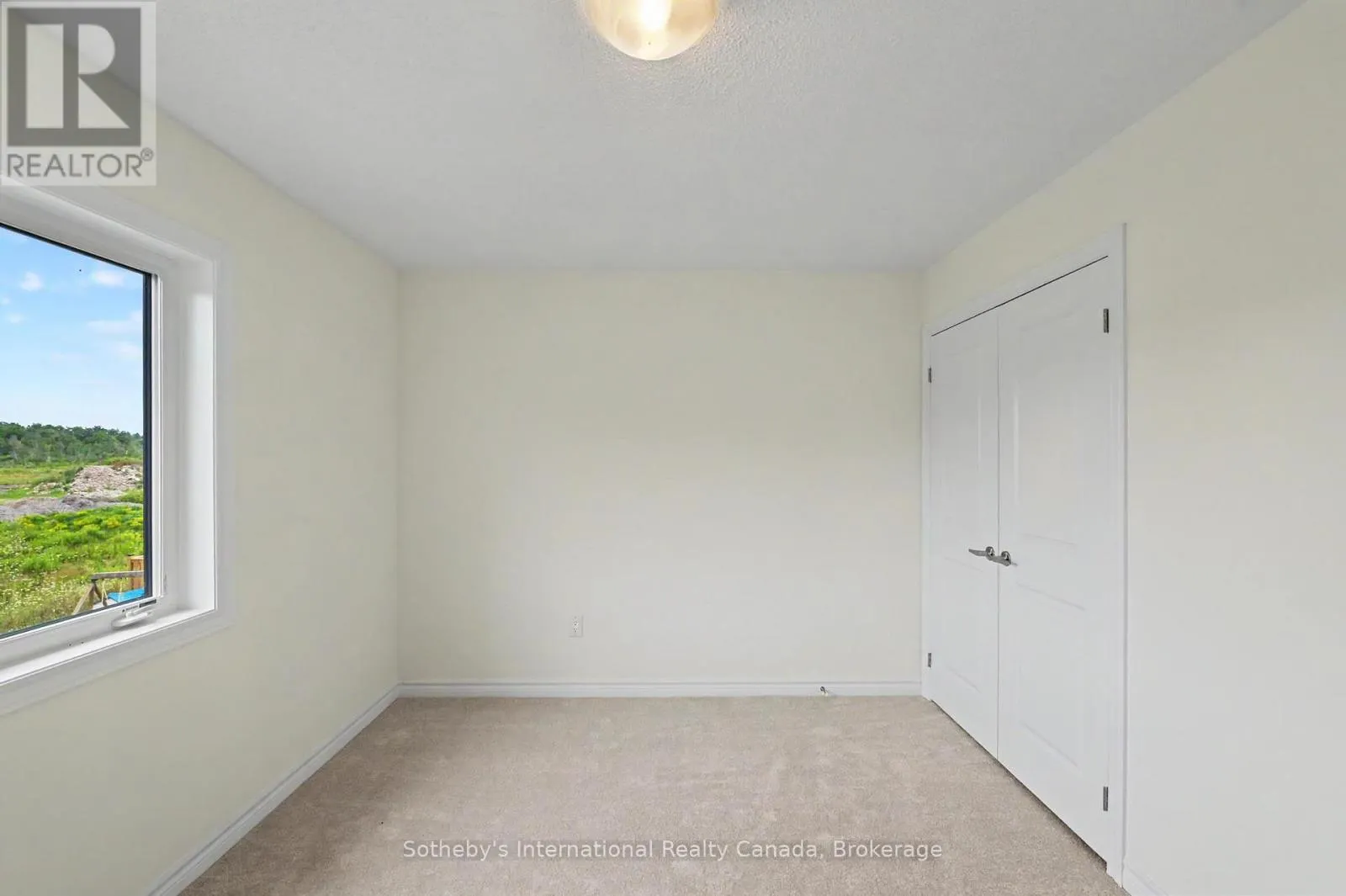 12 HILLCROFT WAY