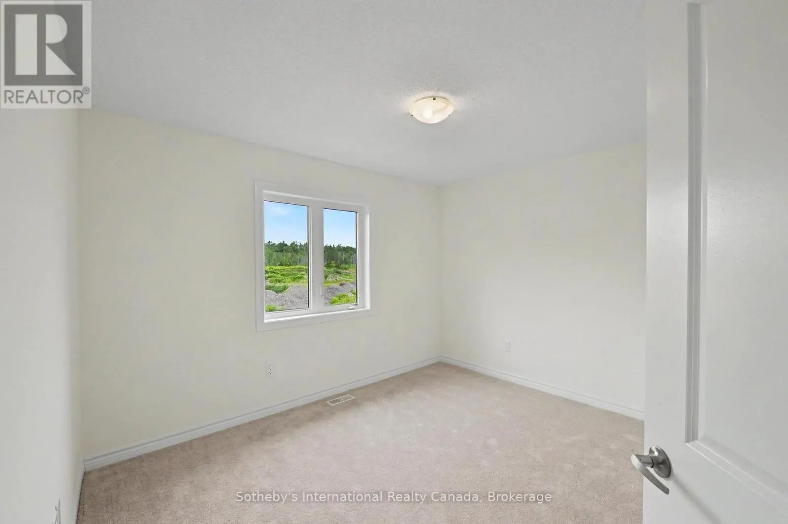 12 HILLCROFT WAY