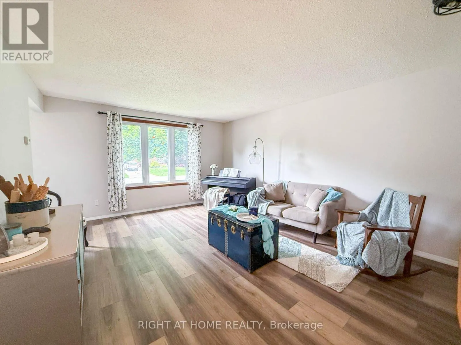 2623 KAYMAR CRESCENT