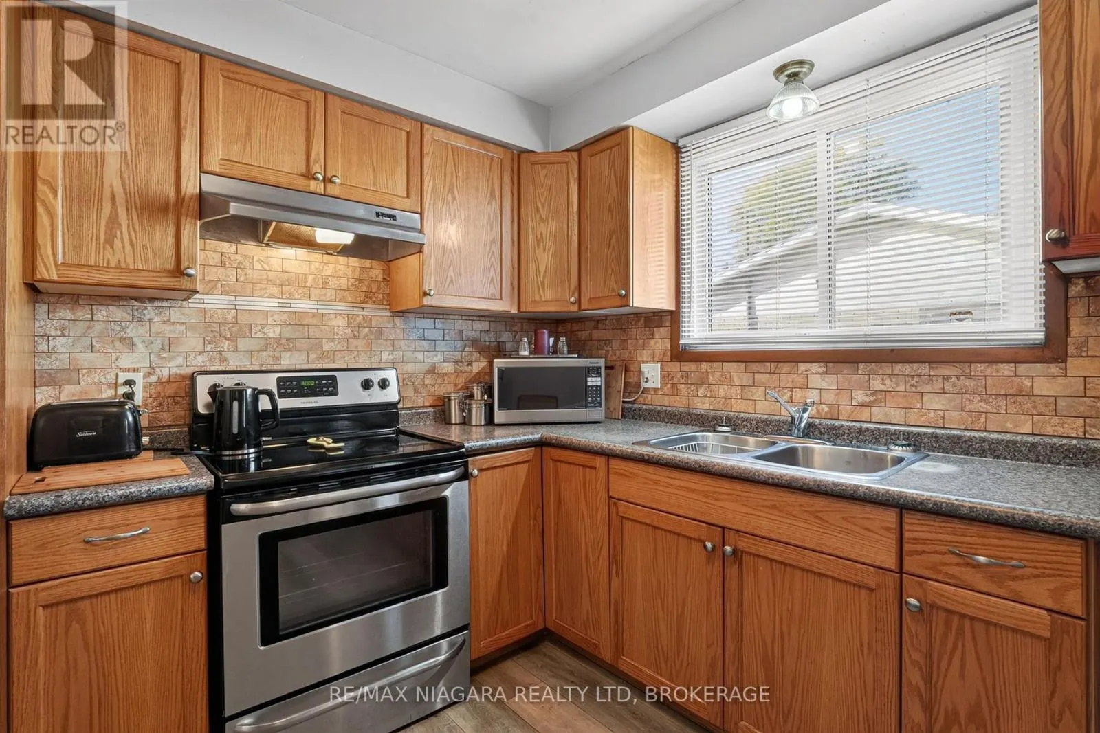45 GREEN MAPLE DRIVE
