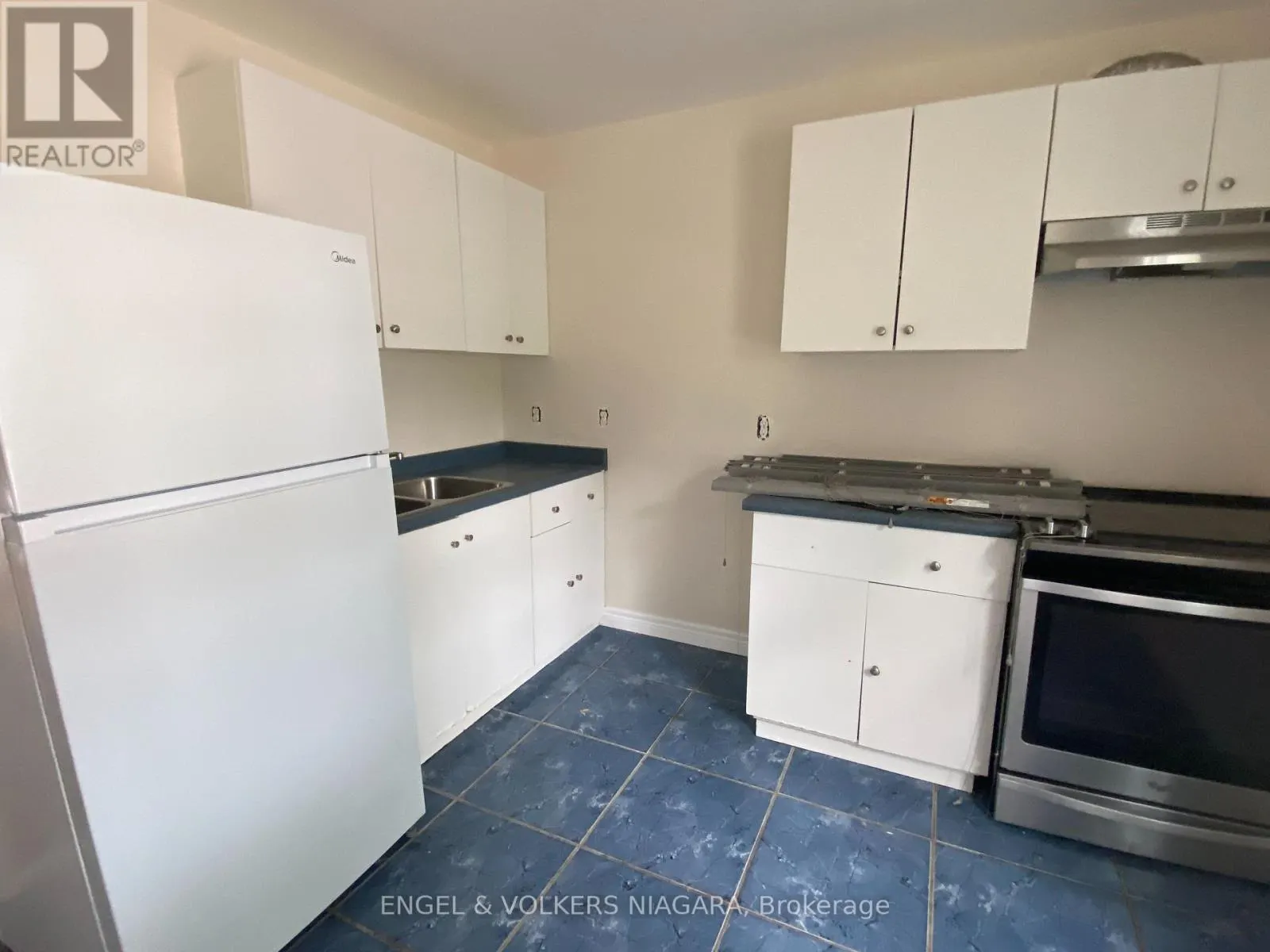 2 - 5006 WILLMOTT STREET #2
