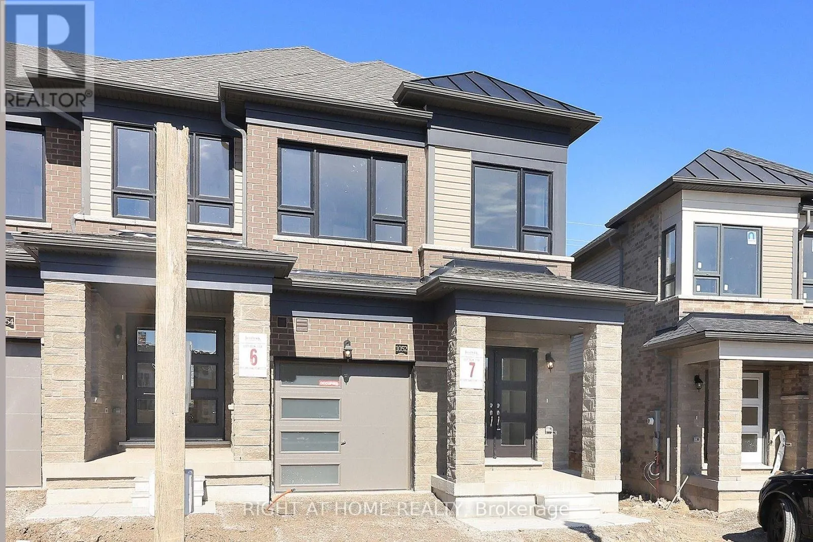 1052 PERIWINKLE CRESCENT