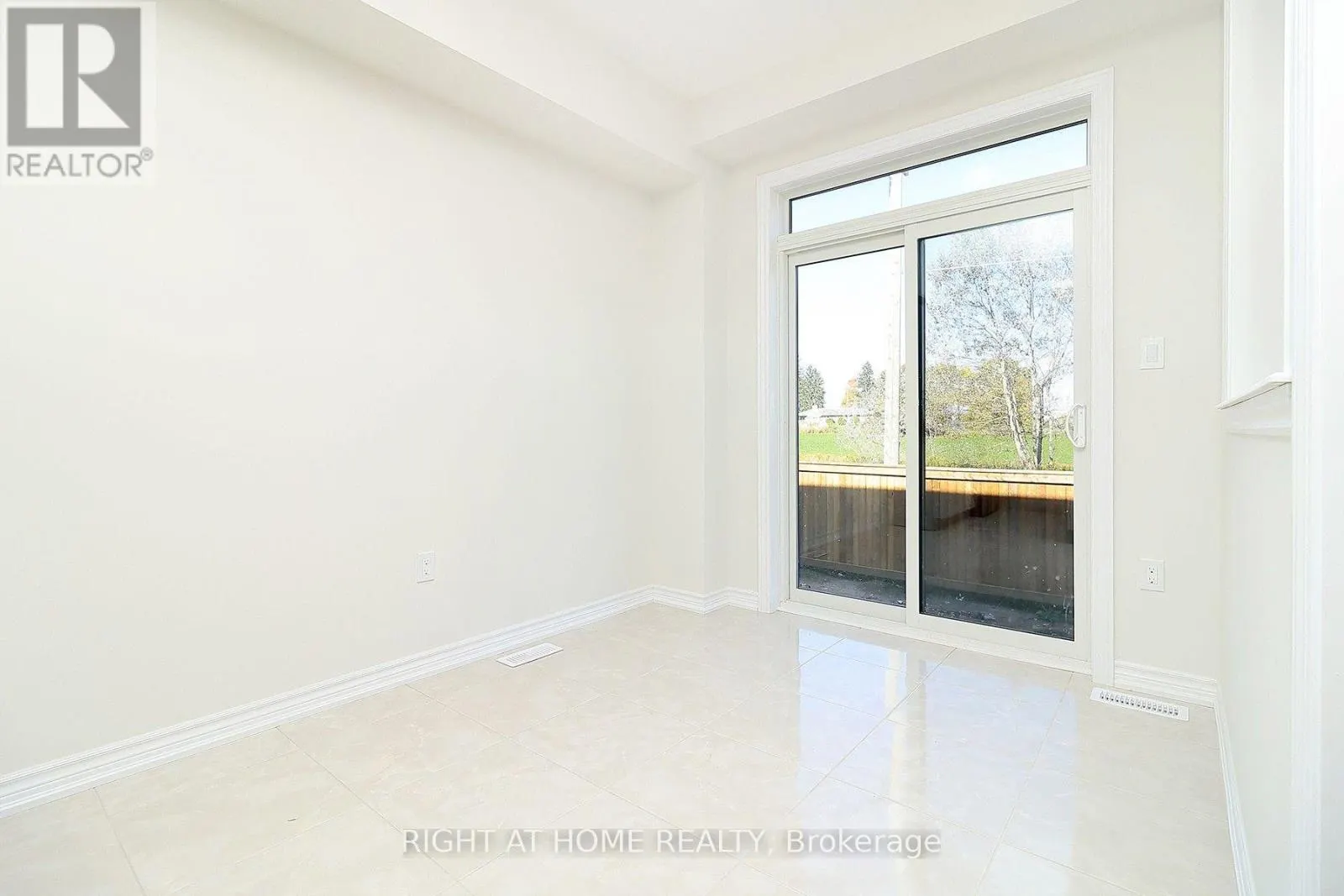 1052 PERIWINKLE CRESCENT
