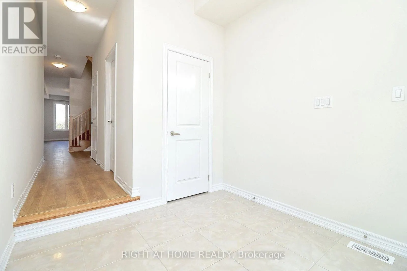 1052 PERIWINKLE CRESCENT