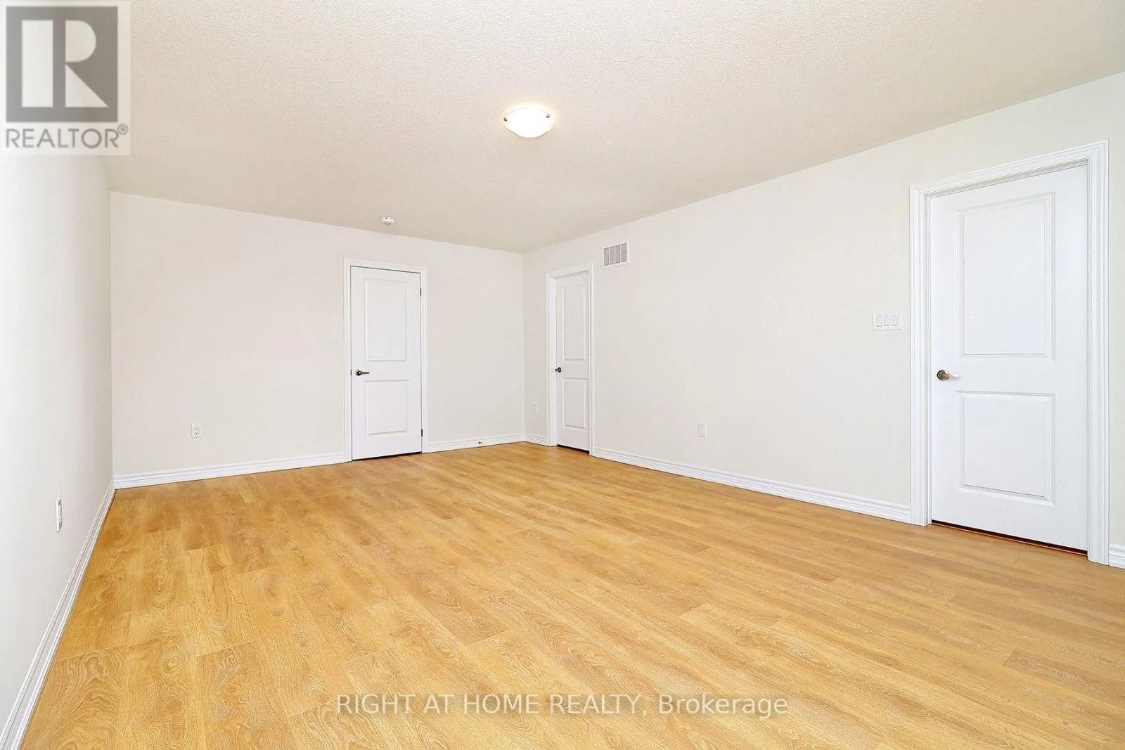 1052 PERIWINKLE CRESCENT