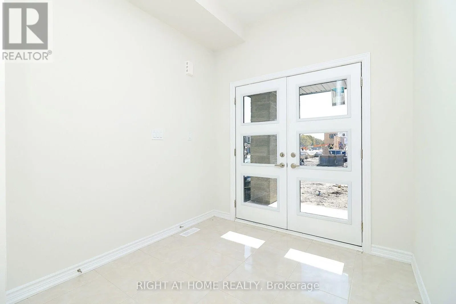 1052 PERIWINKLE CRESCENT
