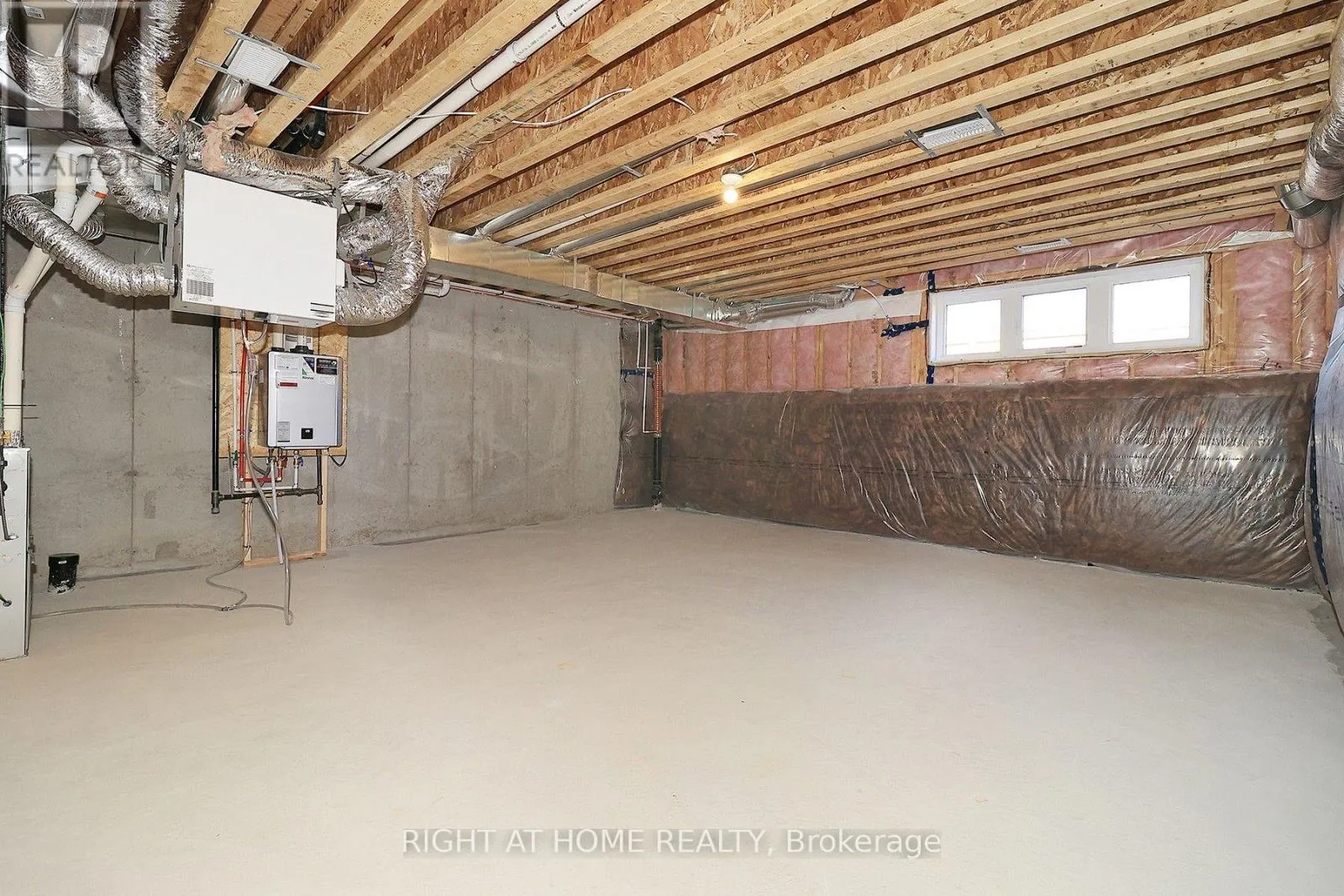 1052 PERIWINKLE CRESCENT