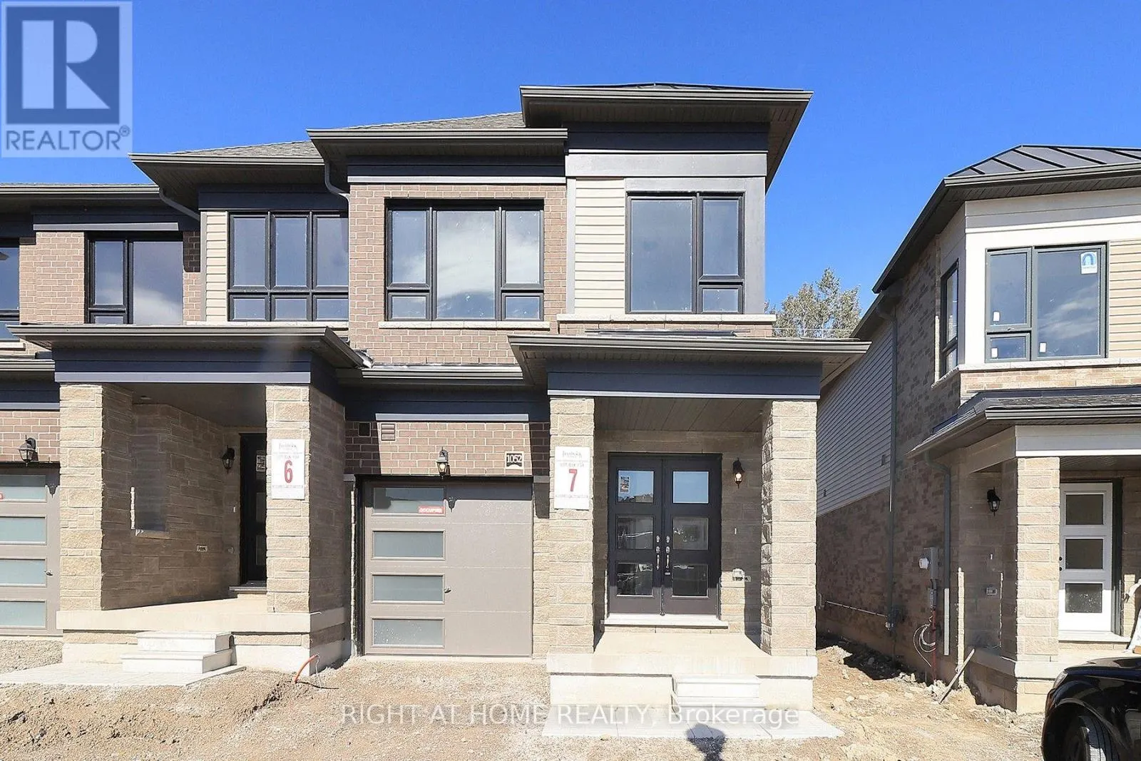 1052 PERIWINKLE CRESCENT