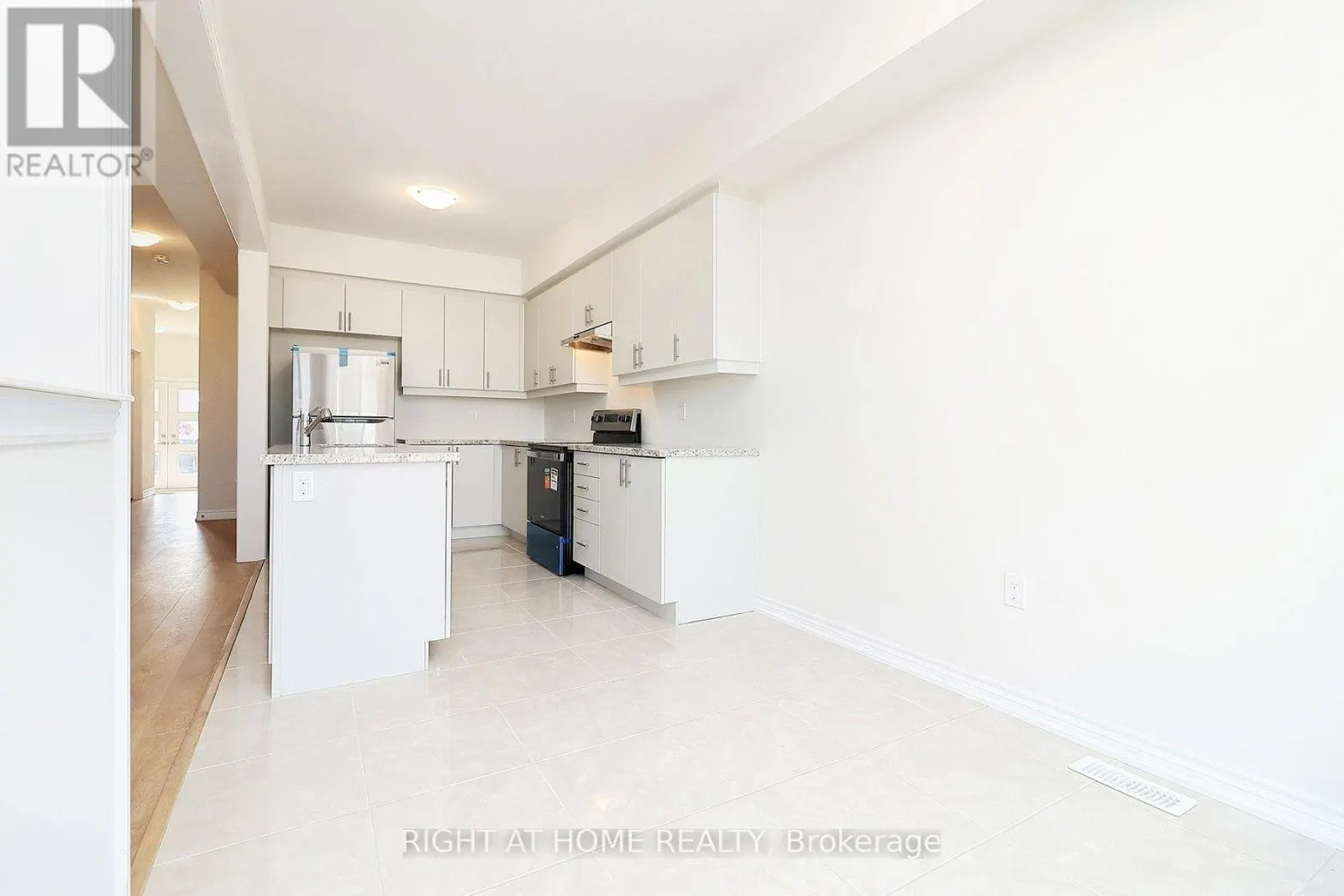 1052 PERIWINKLE CRESCENT
