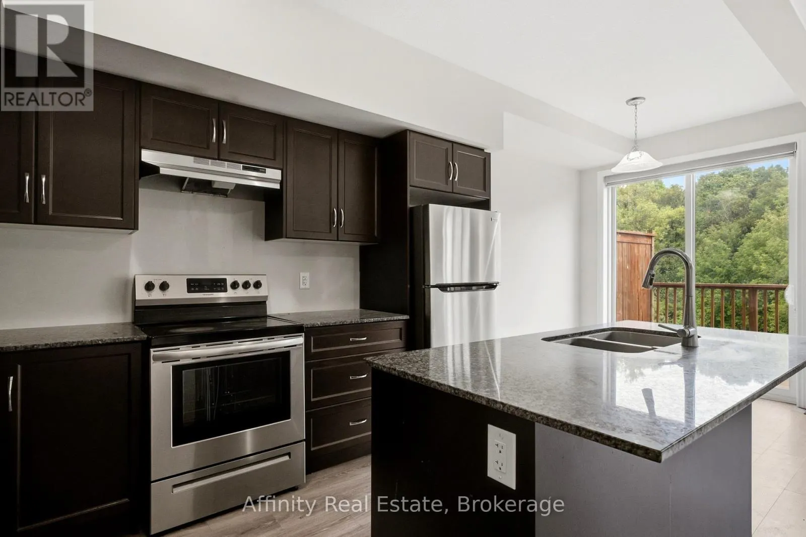 32 - 10 BIRMINGHAM DRIVE