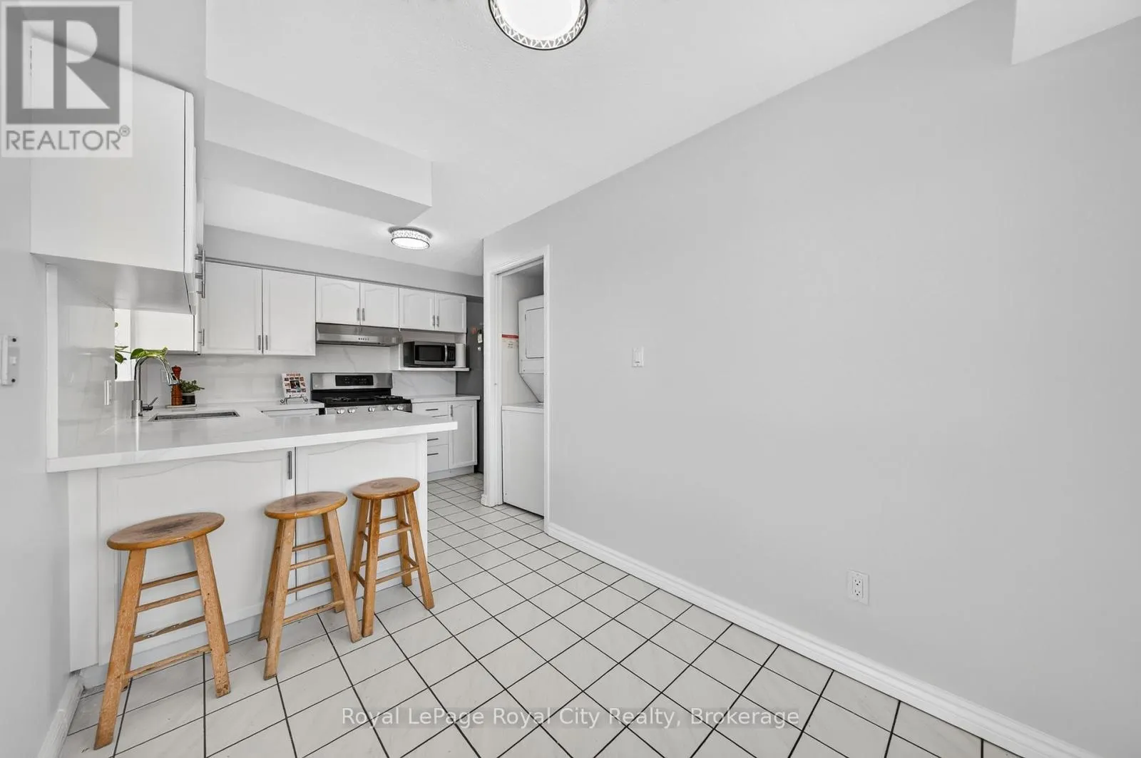 701 - 281 BRISTOL STREET #701