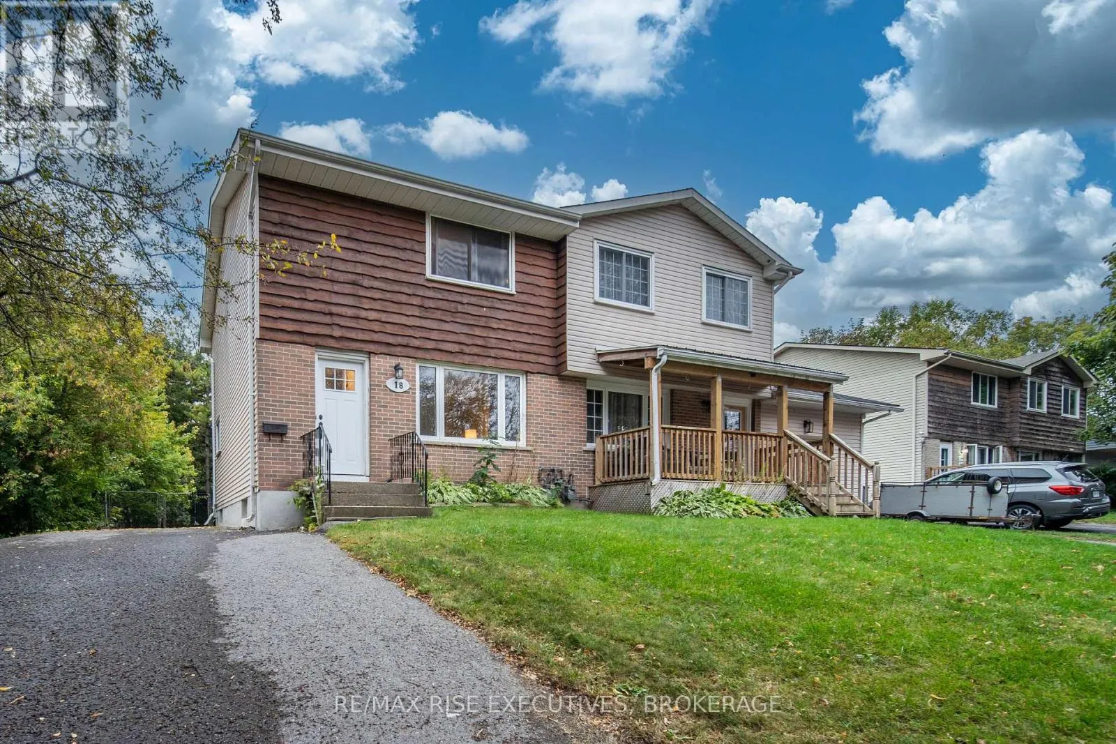 18 CARRIAGE COURT AVENUE
