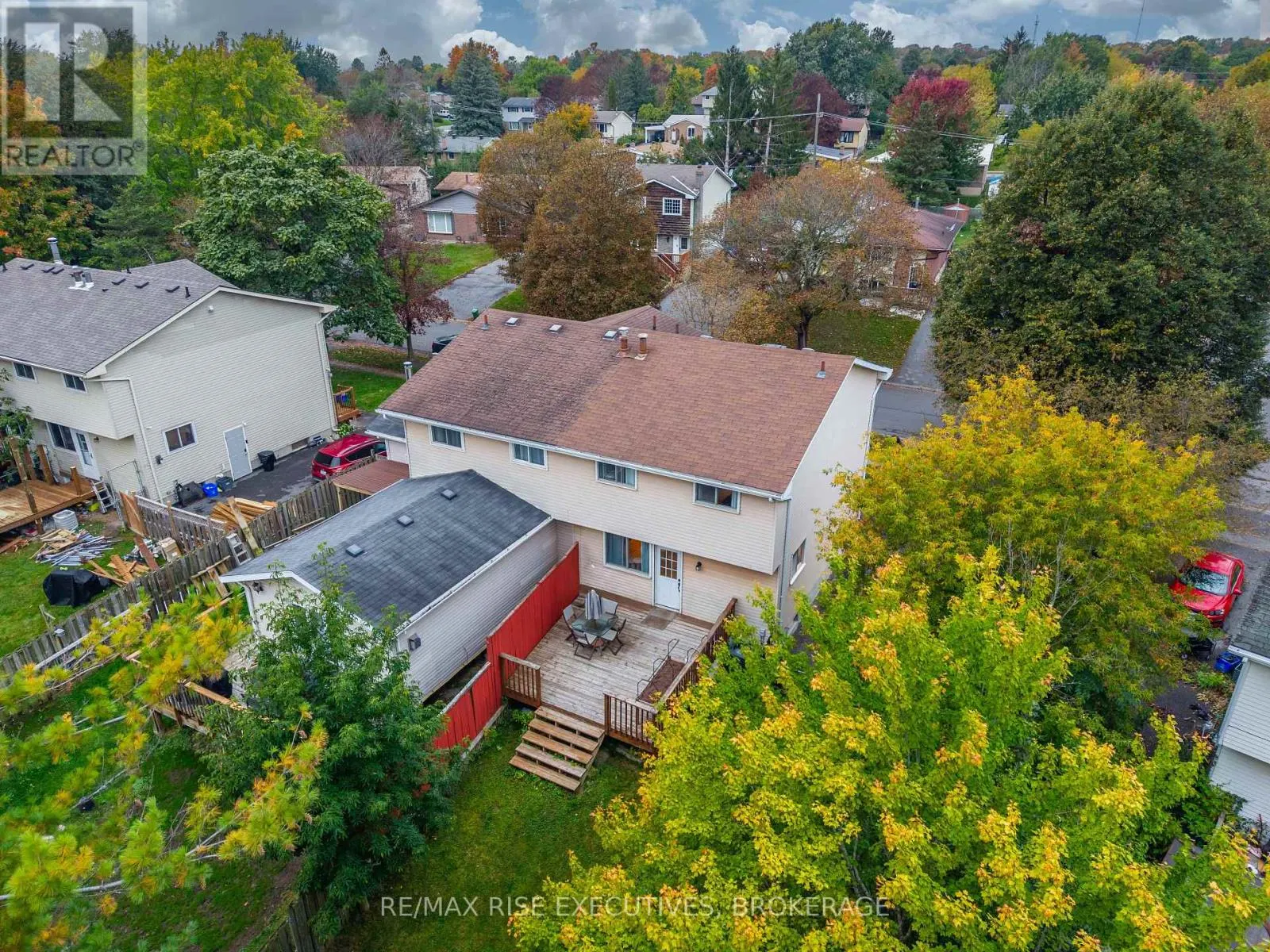 18 CARRIAGE COURT AVENUE