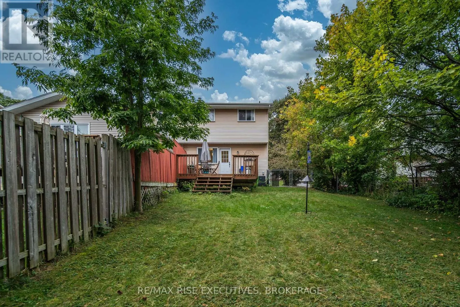 18 CARRIAGE COURT AVENUE