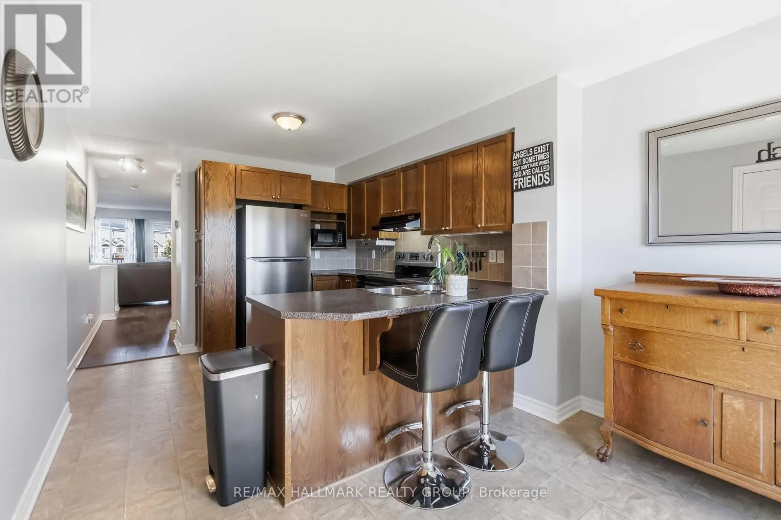 8 - 562 LAKERIDGE DRIVE