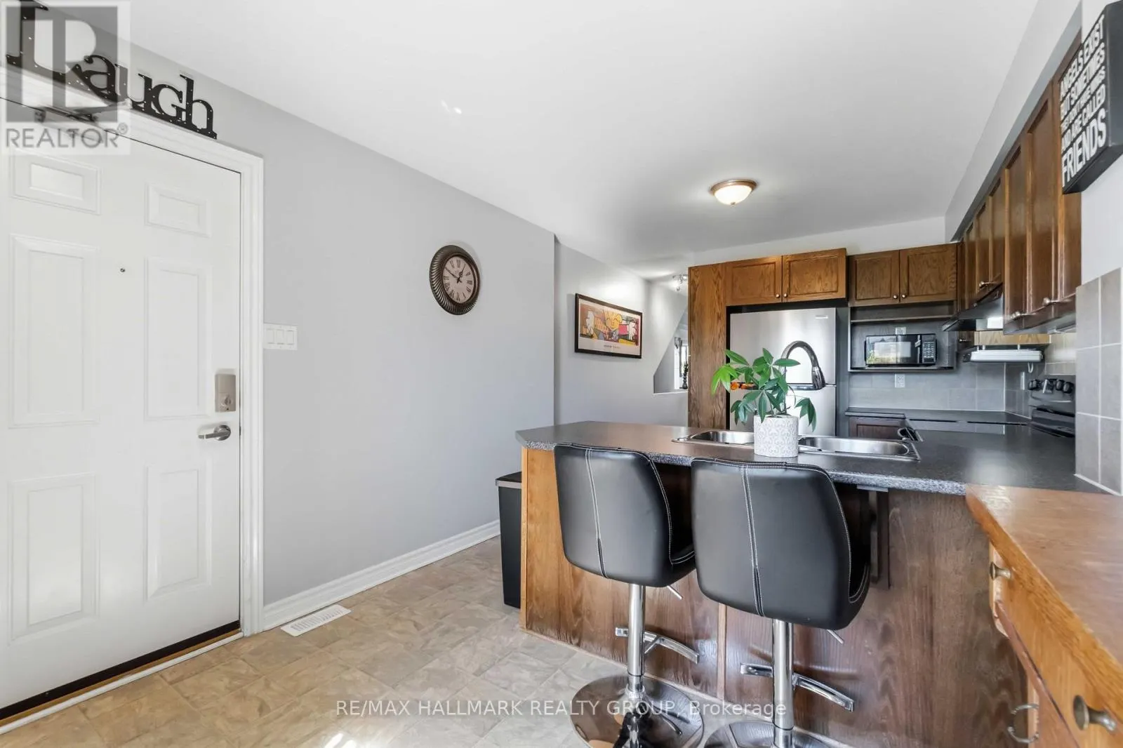 8 - 562 LAKERIDGE DRIVE