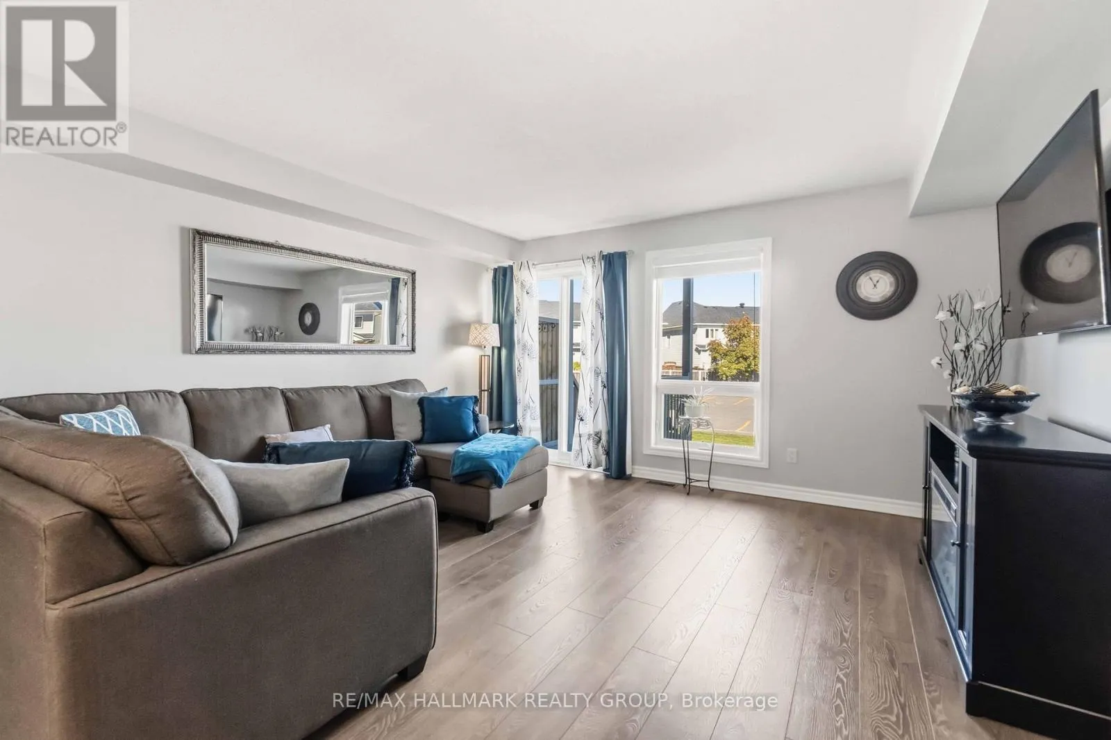 8 - 562 LAKERIDGE DRIVE