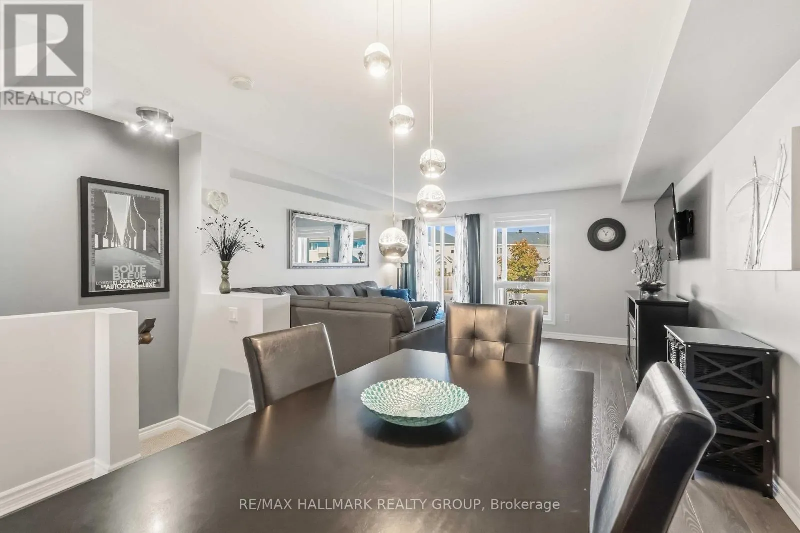 8 - 562 LAKERIDGE DRIVE