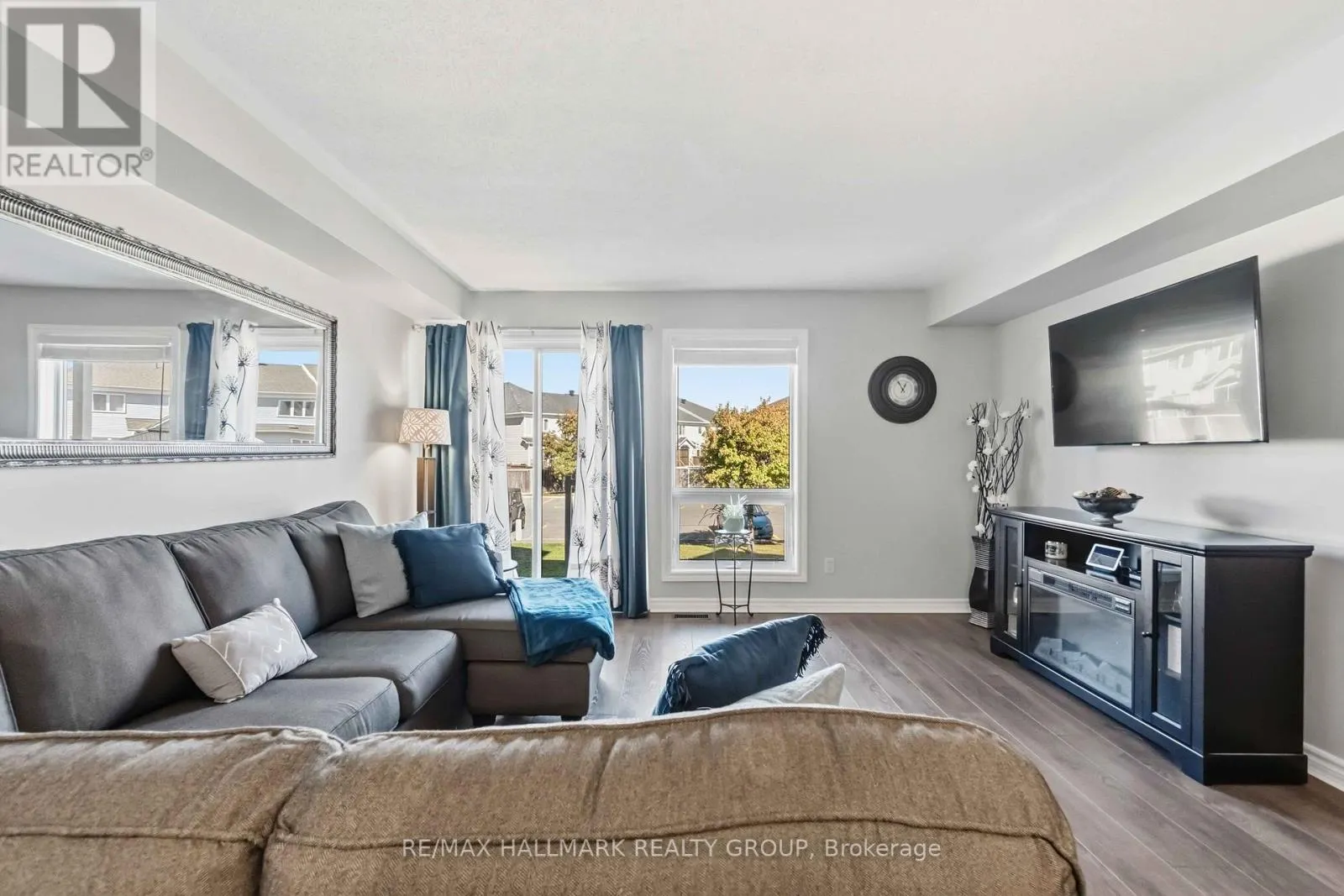 8 - 562 LAKERIDGE DRIVE
