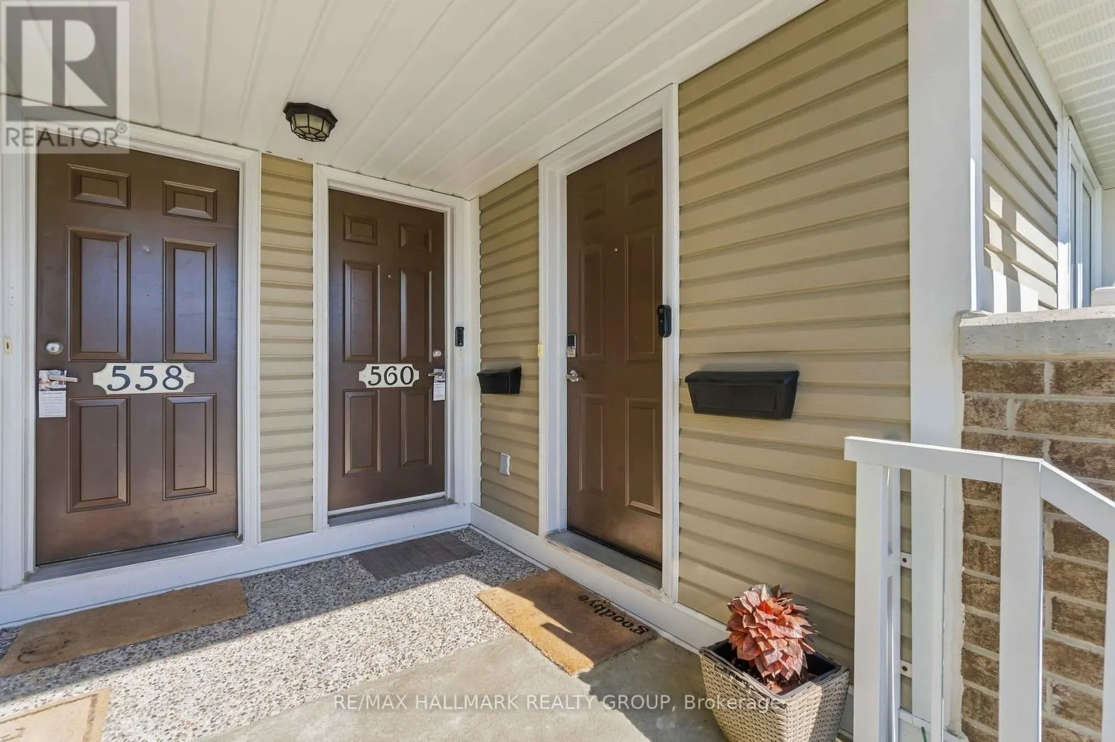 8 - 562 LAKERIDGE DRIVE