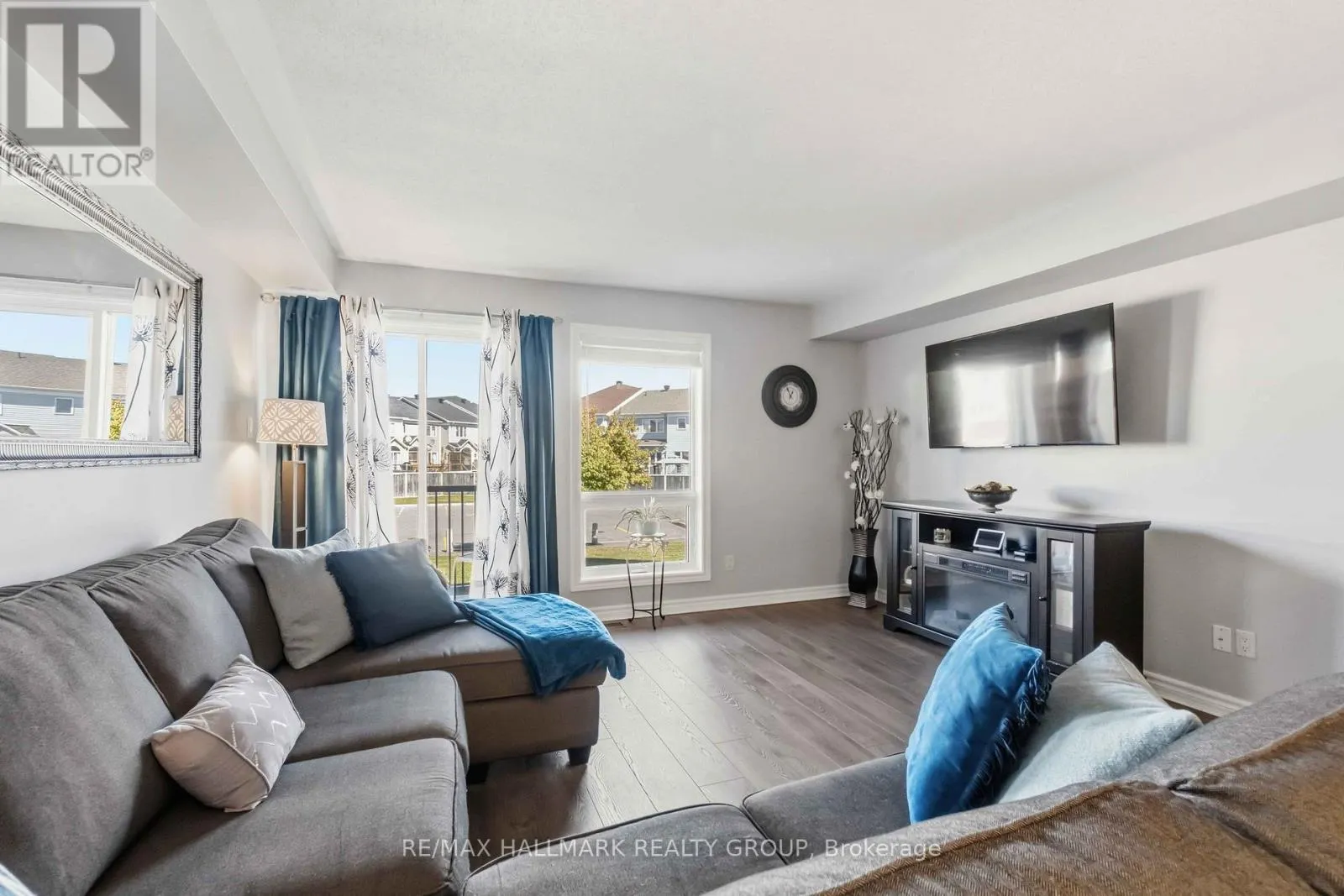 8 - 562 LAKERIDGE DRIVE