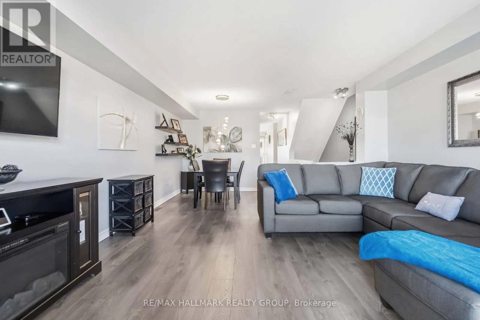 8 - 562 LAKERIDGE DRIVE