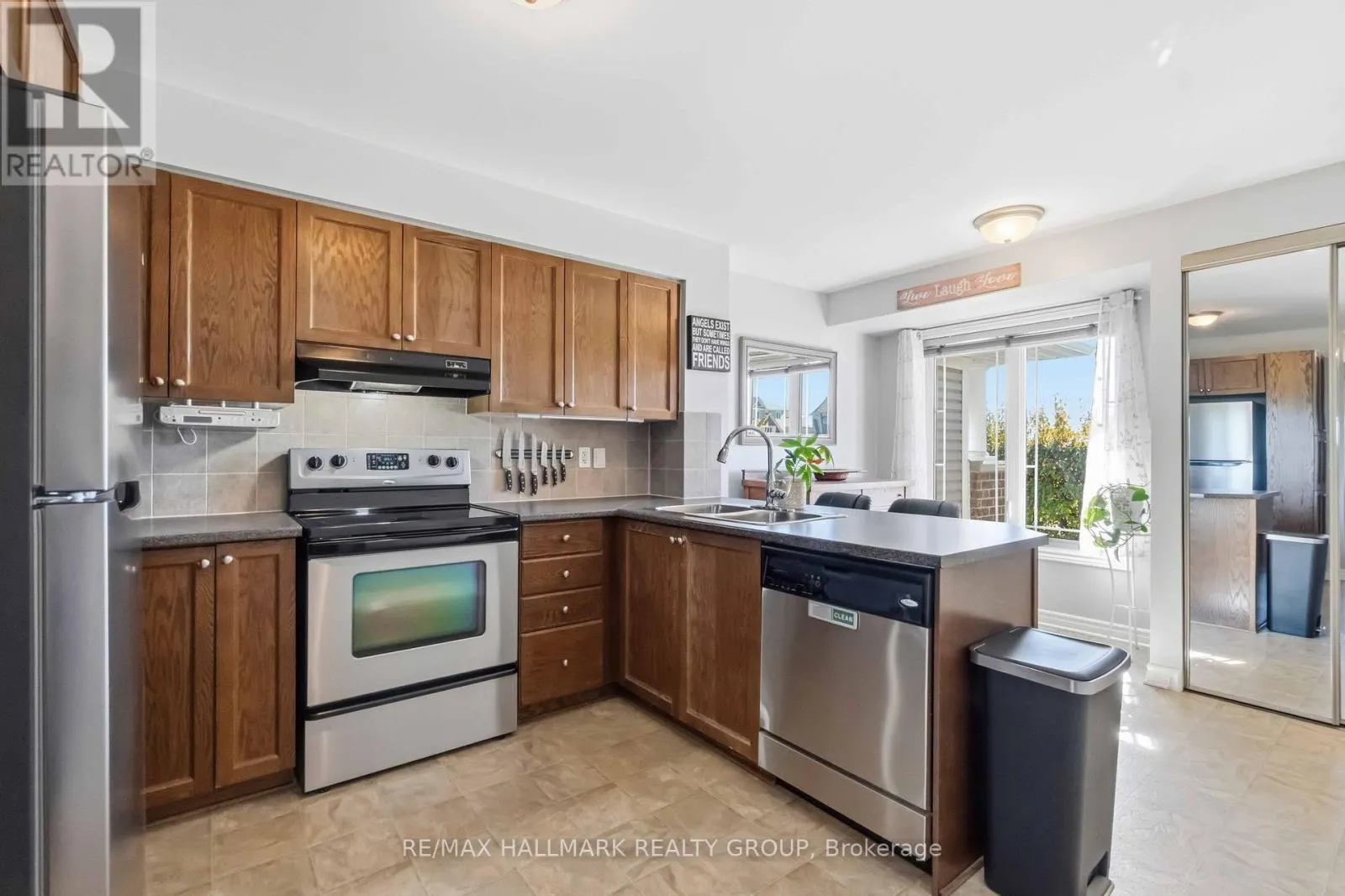 8 - 562 LAKERIDGE DRIVE