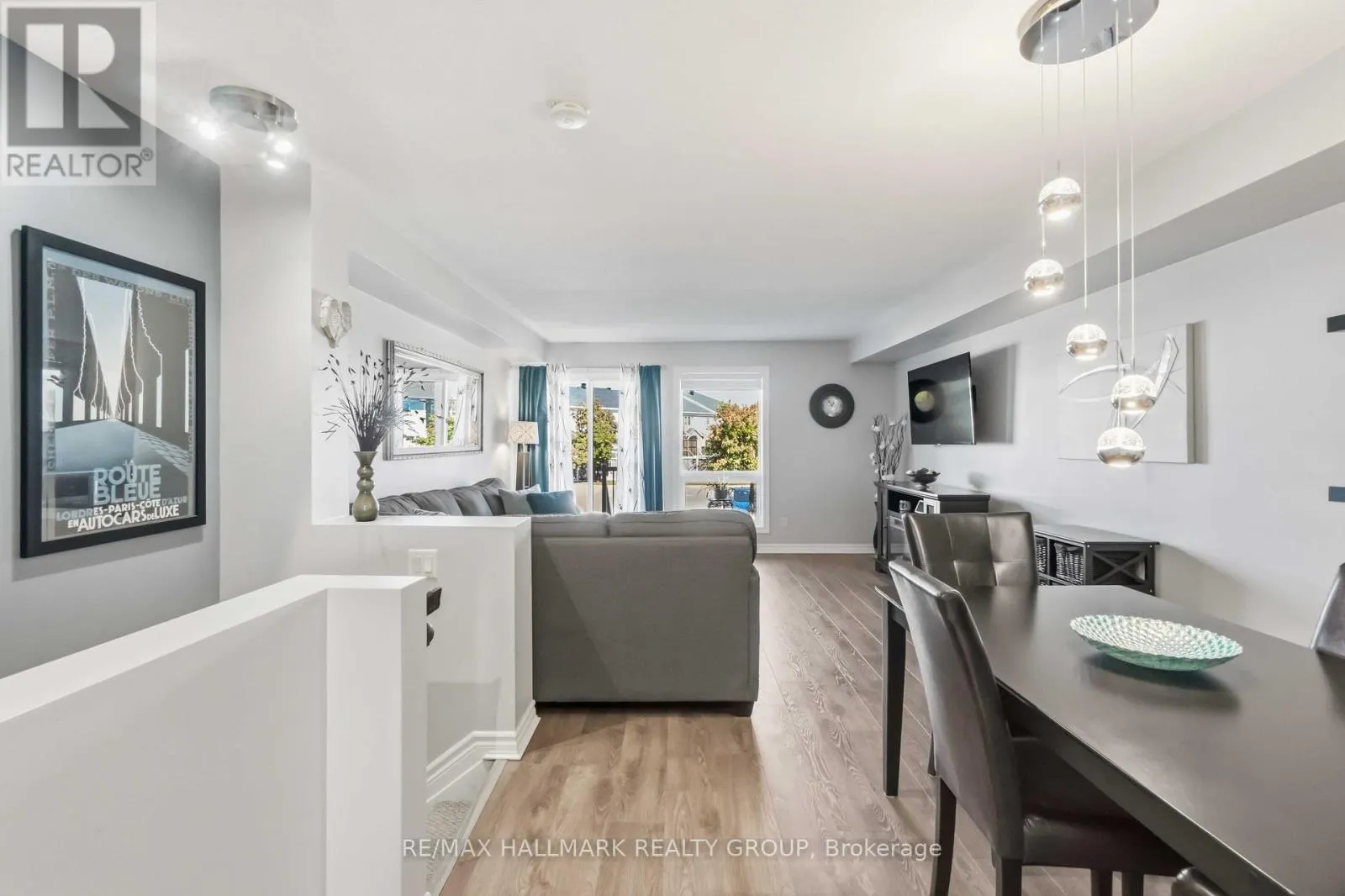 8 - 562 LAKERIDGE DRIVE