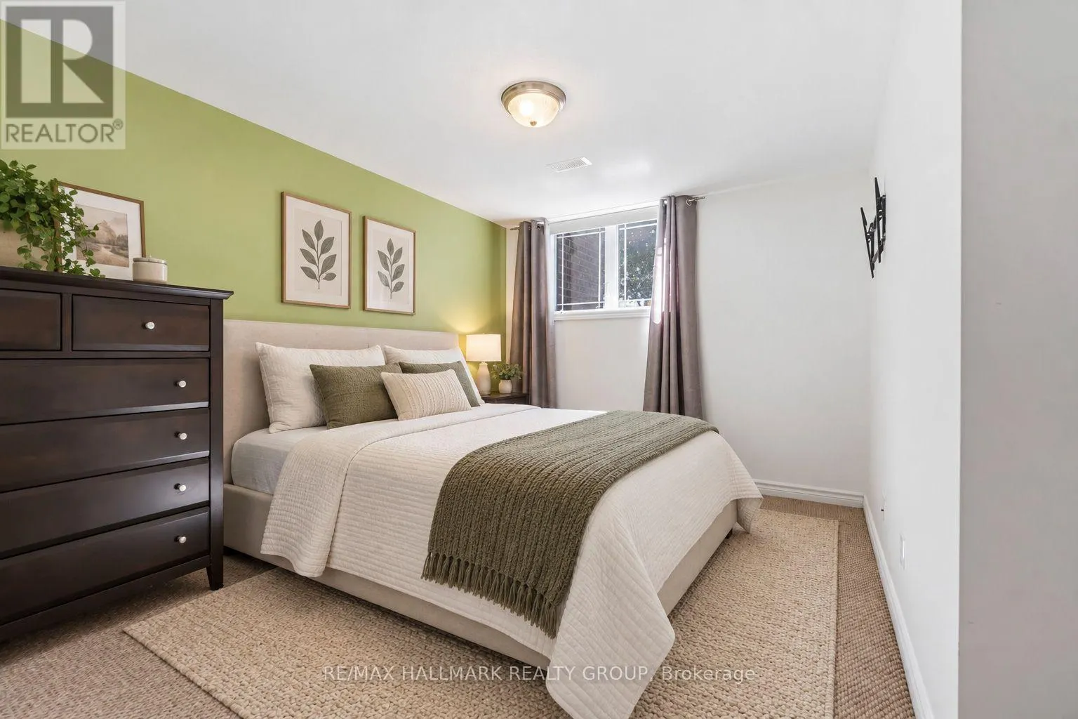 8 - 562 LAKERIDGE DRIVE