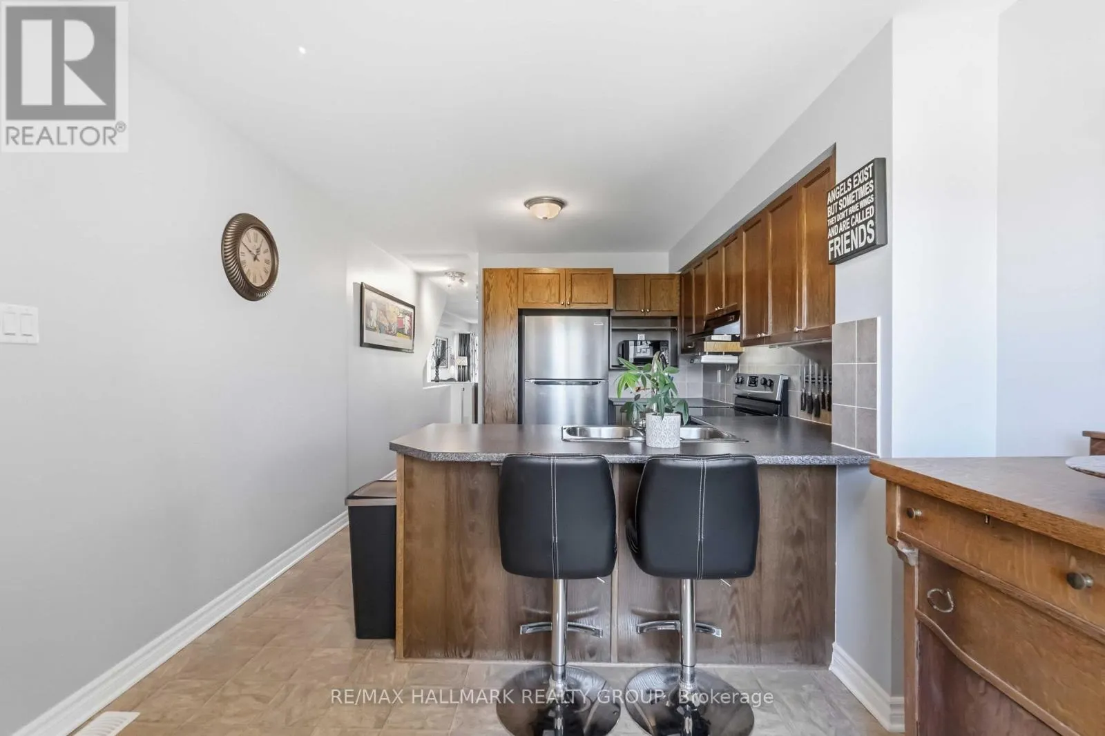 8 - 562 LAKERIDGE DRIVE