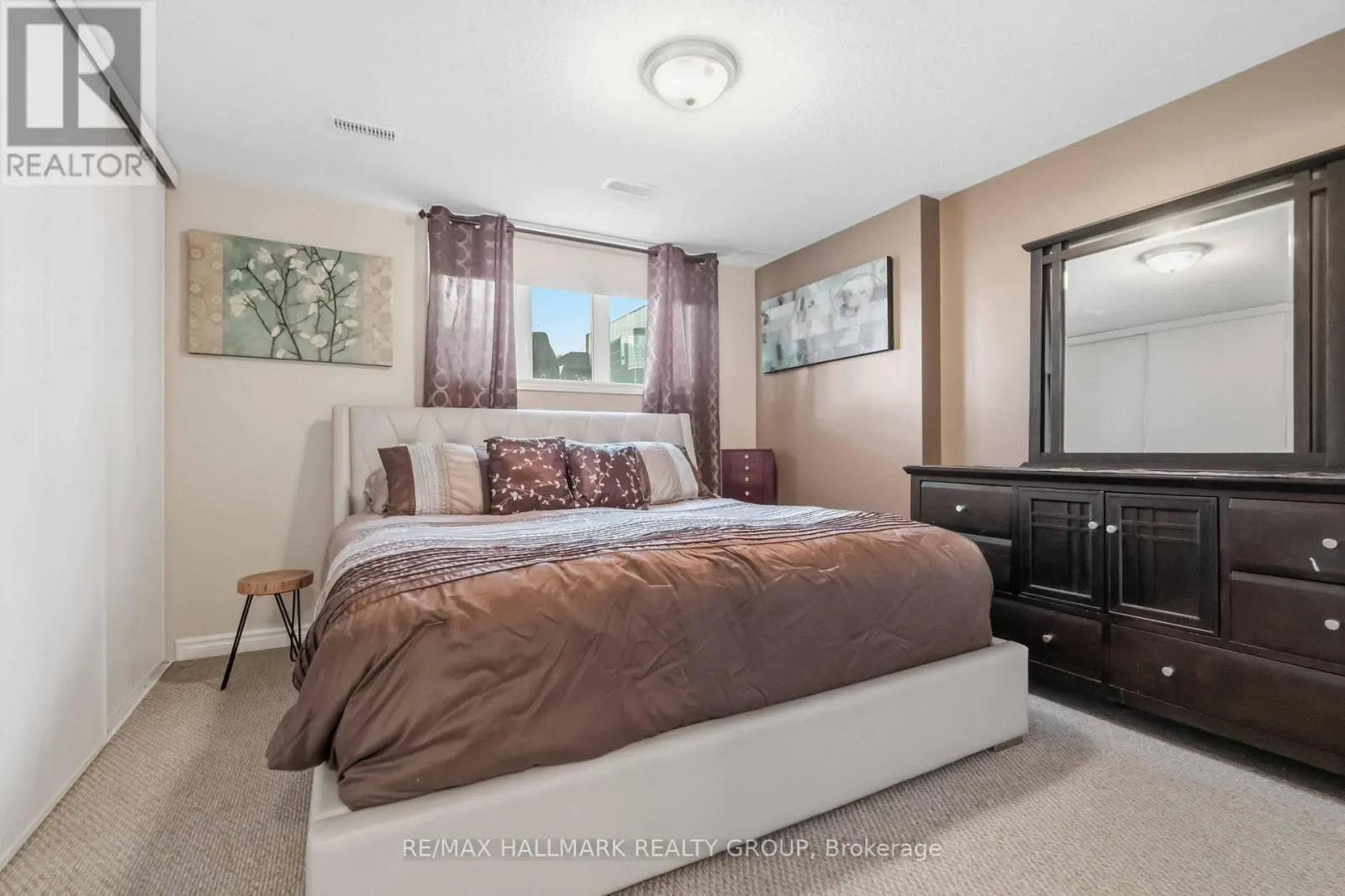 8 - 562 LAKERIDGE DRIVE