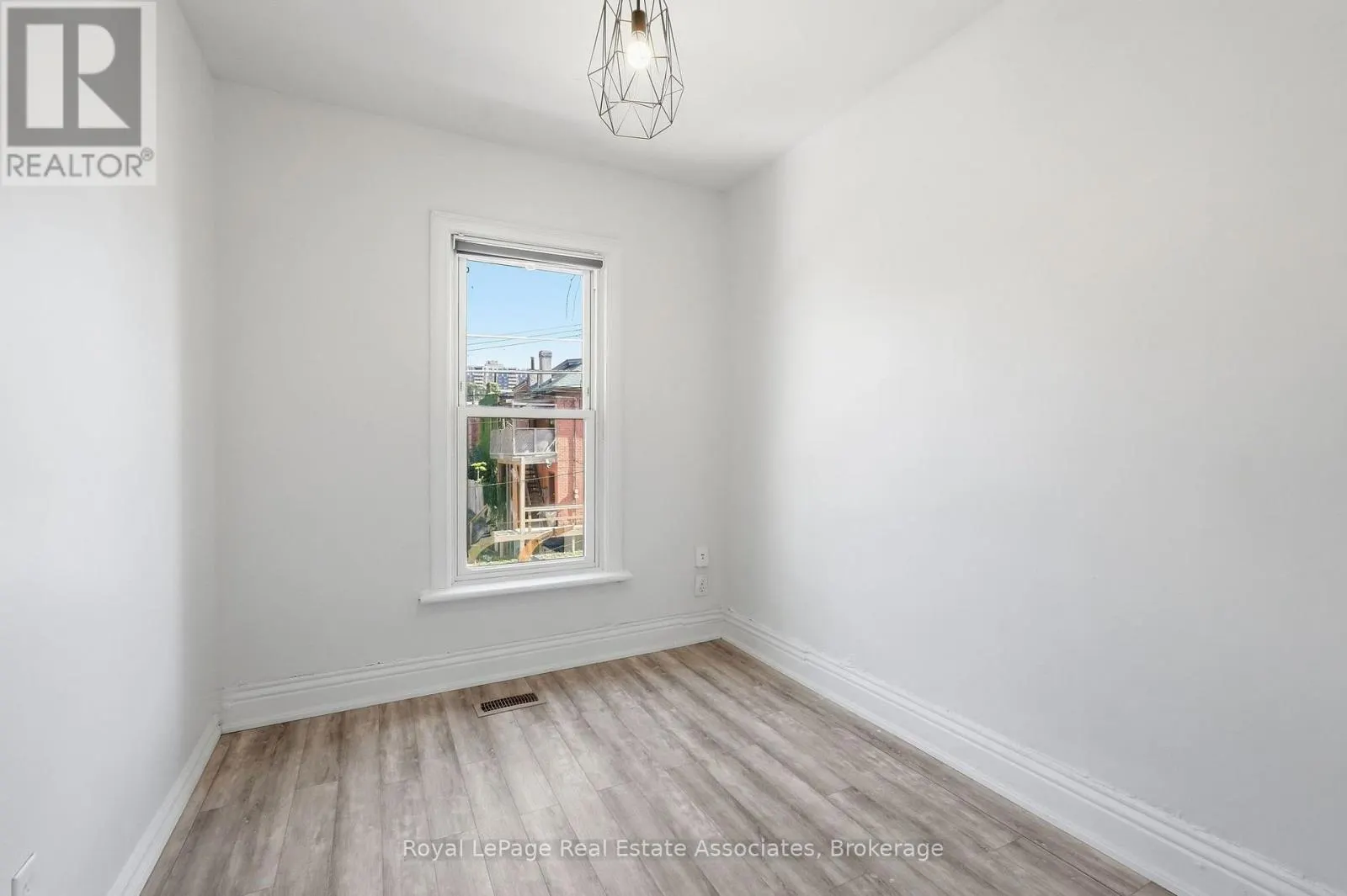 51 WELLINGTON STREET N