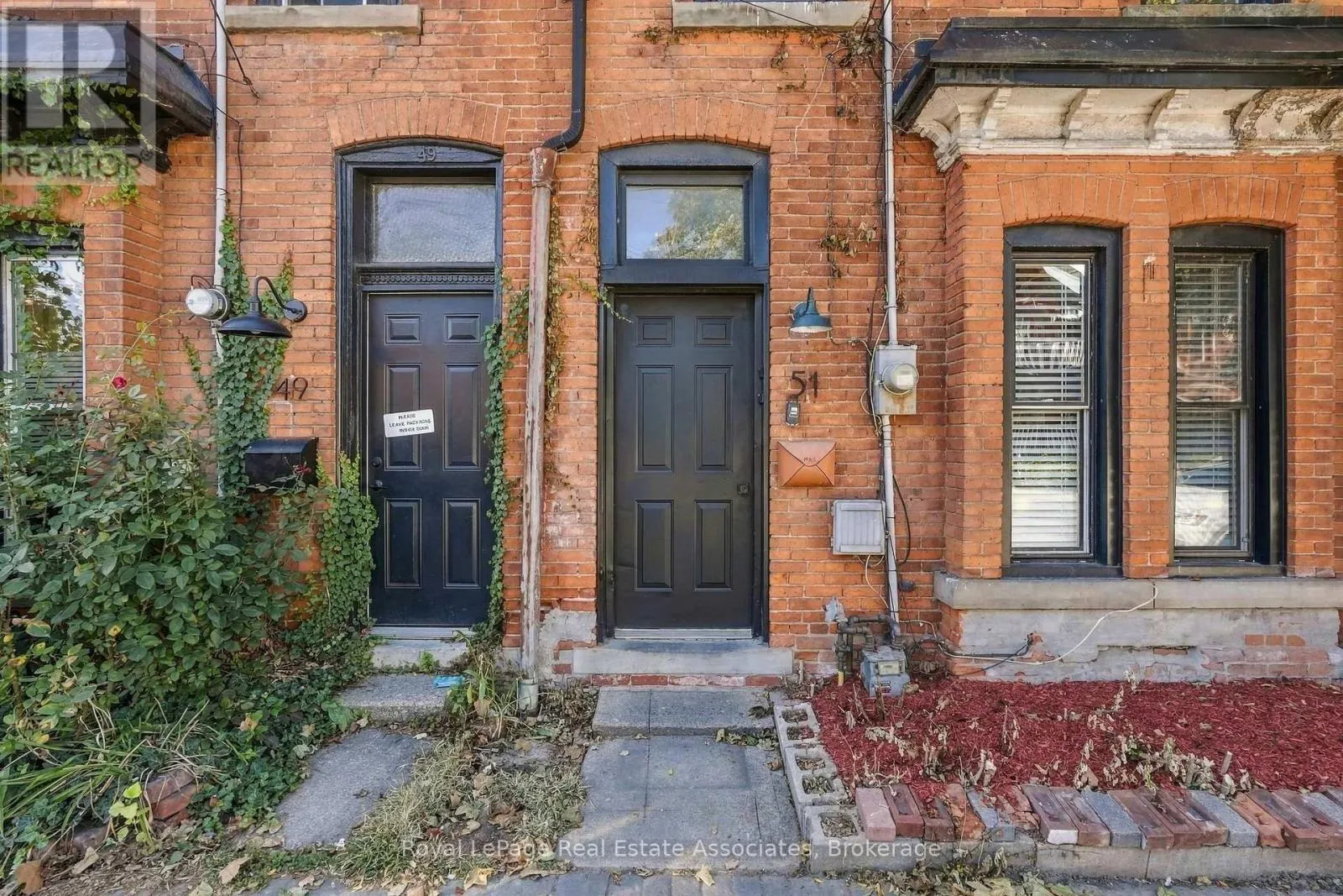 51 WELLINGTON STREET N