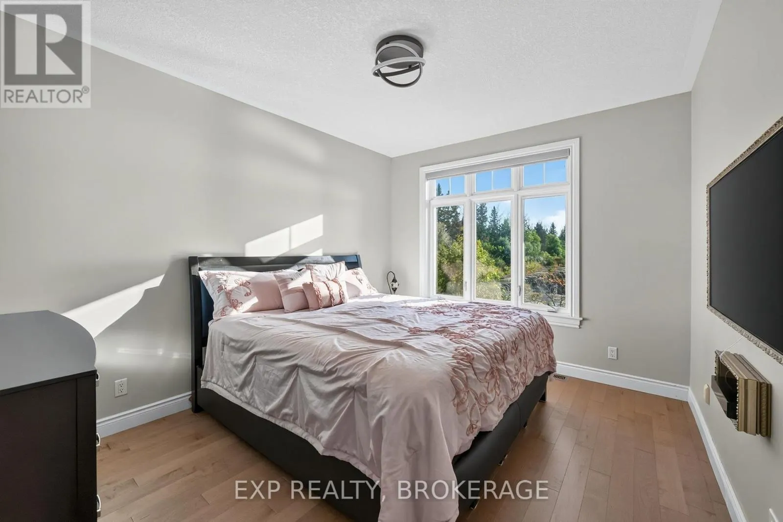 5005 FOX RUN PLACE