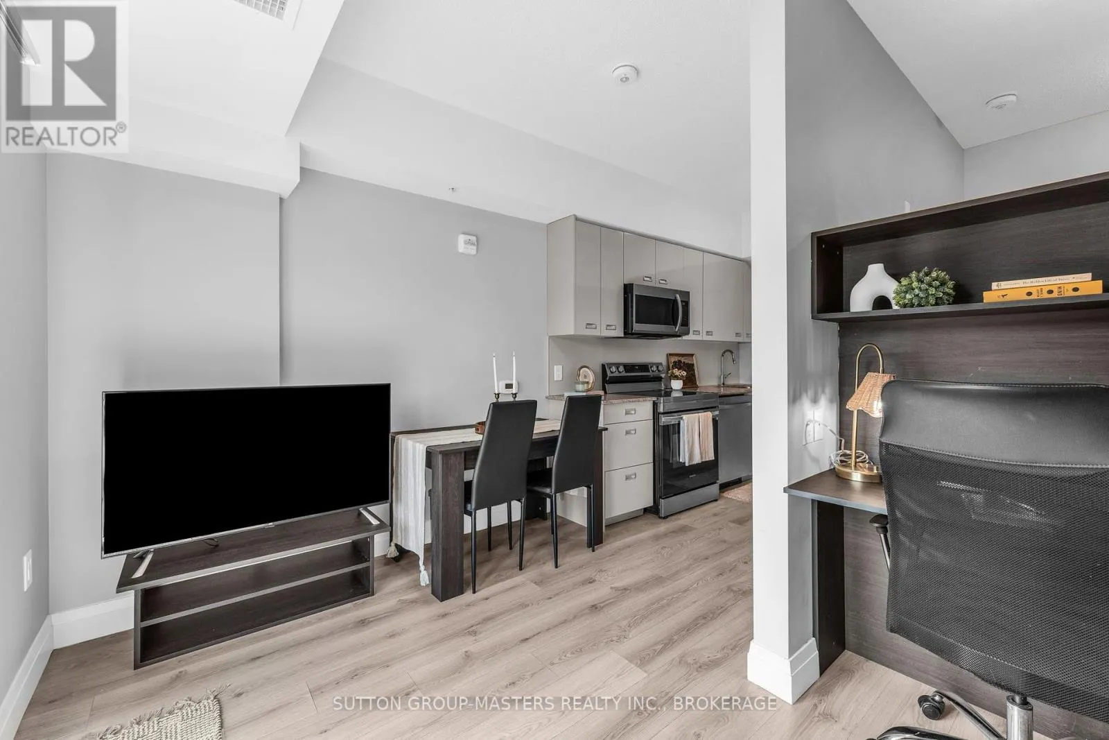 211 - 652 PRINCESS STREET #211