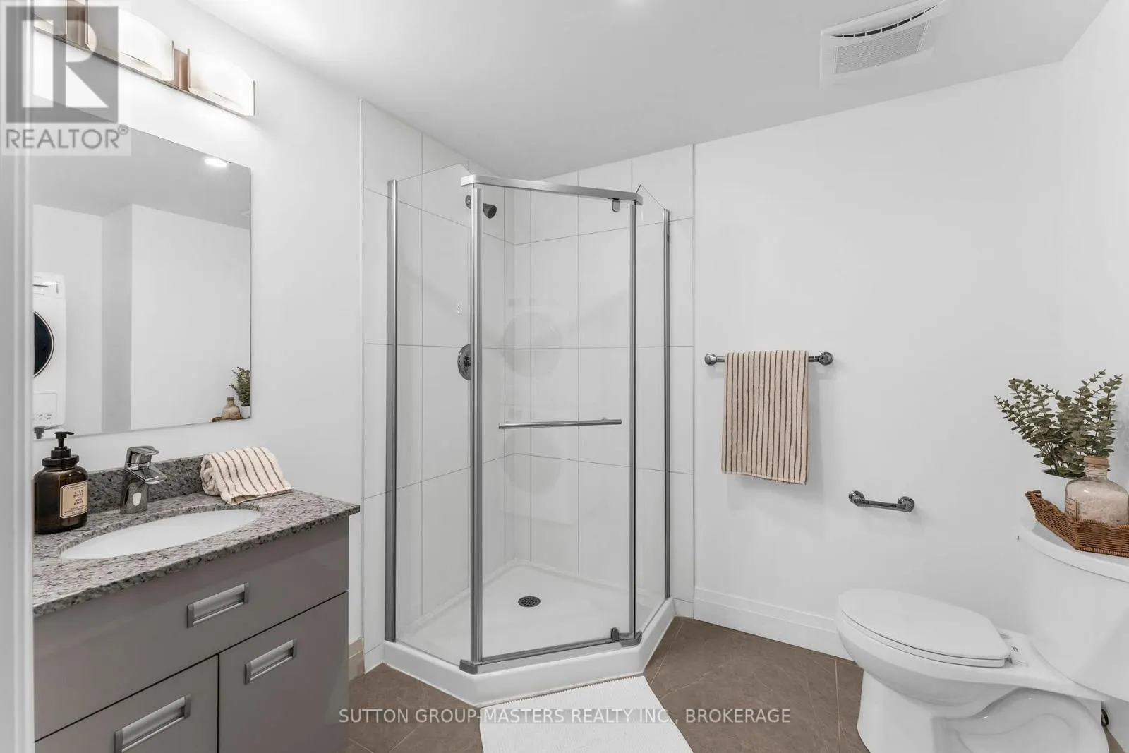 211 - 652 PRINCESS STREET #211