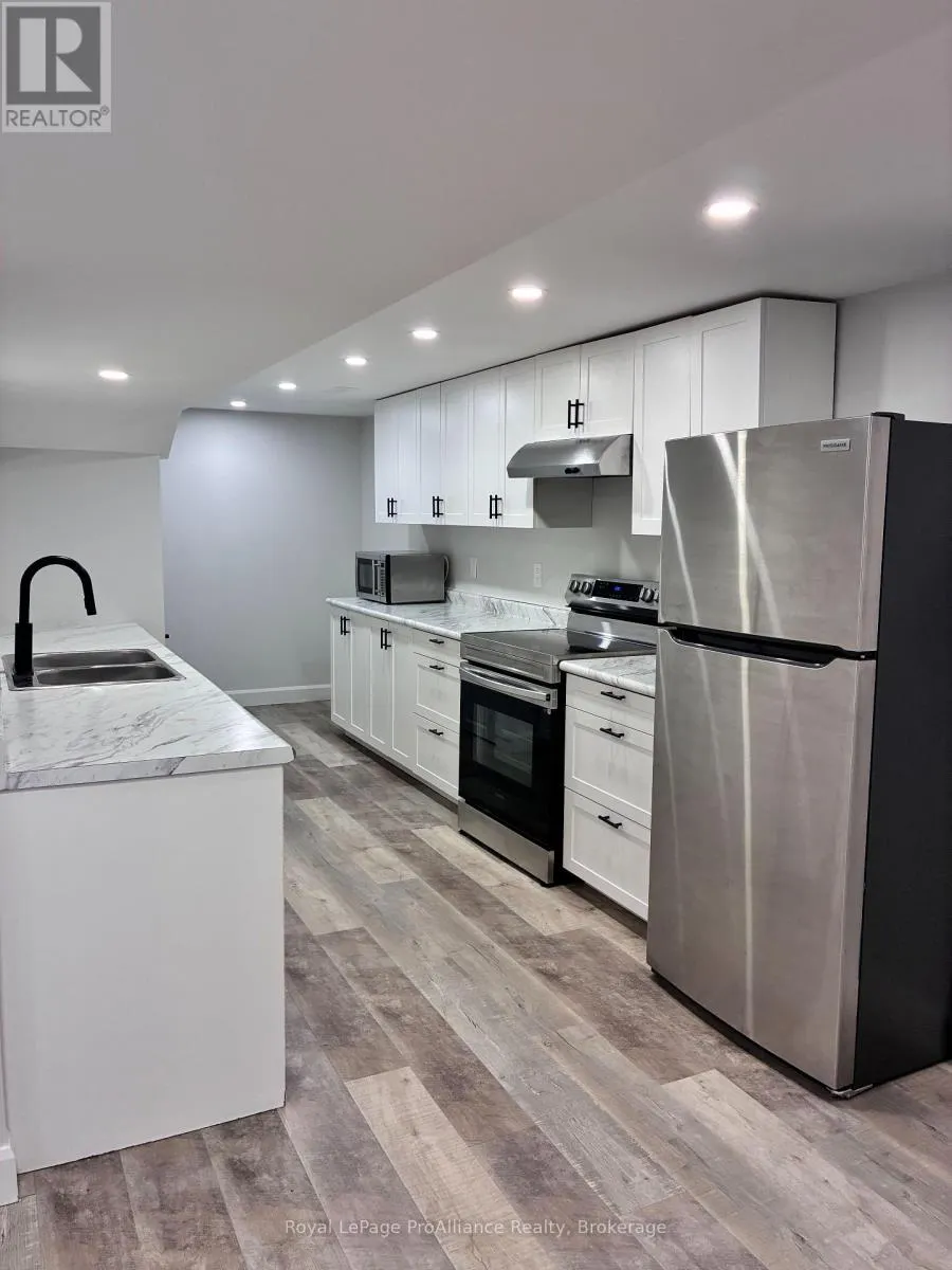 B - 44 NORTH PARK GARDENS #B