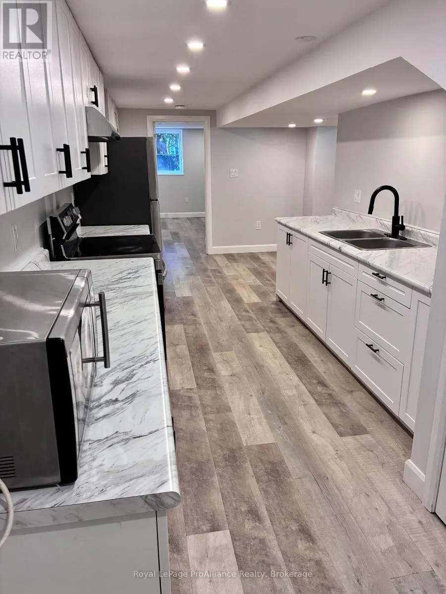 B - 44 NORTH PARK GARDENS #B
