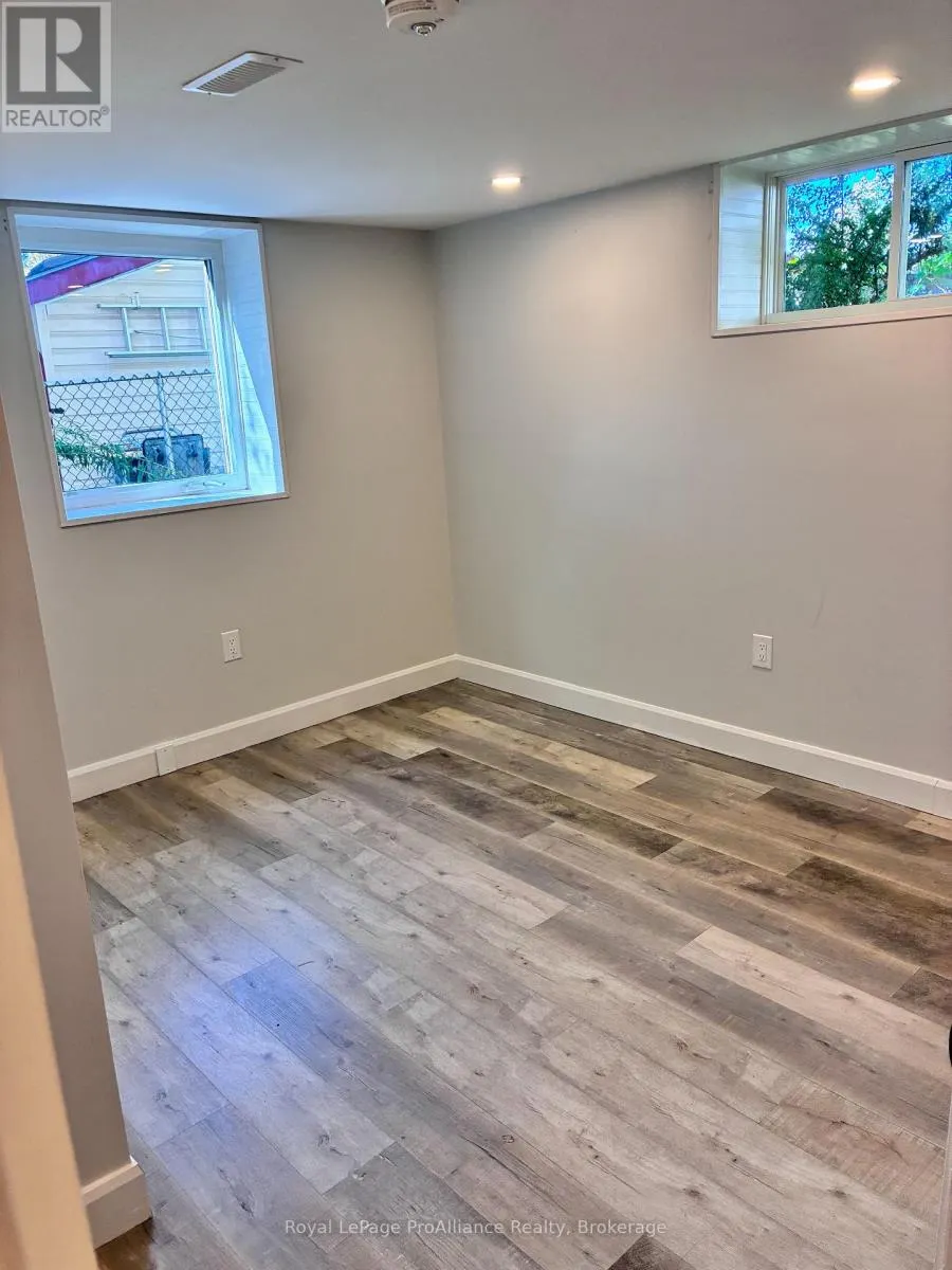 B - 44 NORTH PARK GARDENS #B