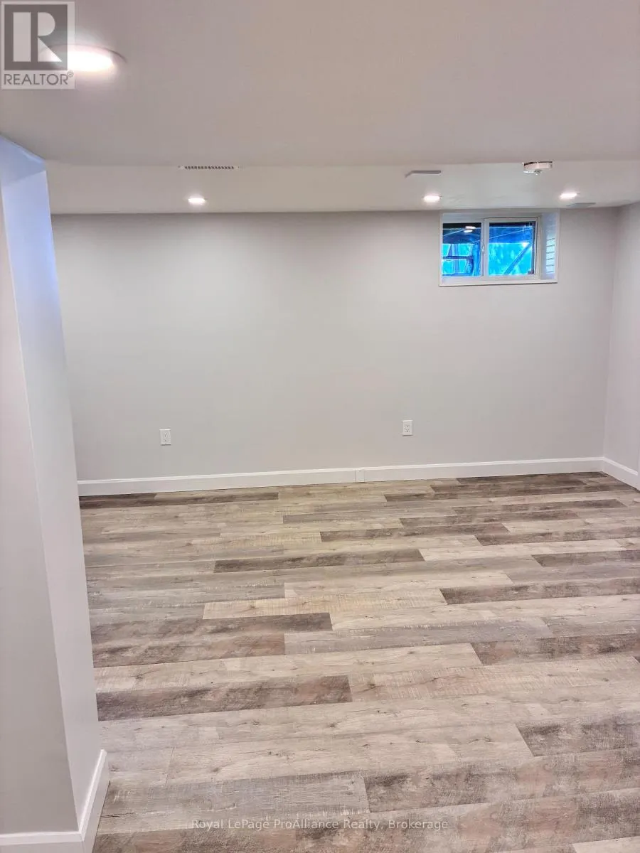 B - 44 NORTH PARK GARDENS #B