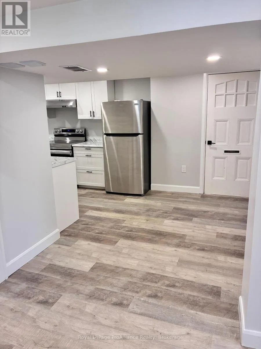 B - 44 NORTH PARK GARDENS #B
