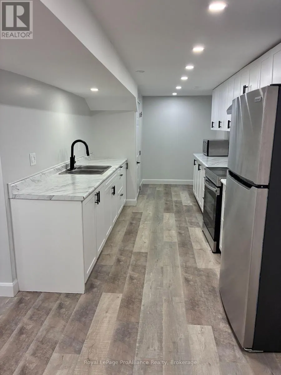 B - 44 NORTH PARK GARDENS #B