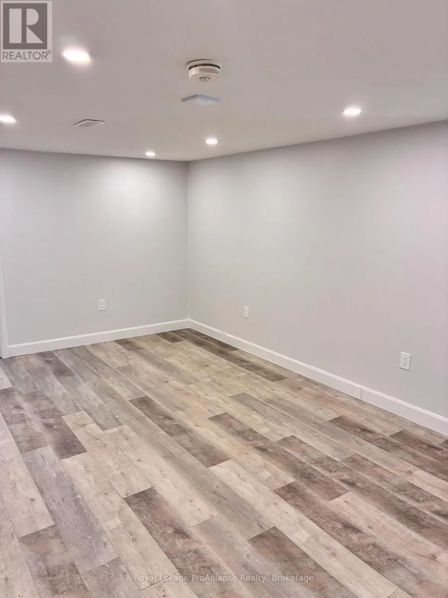 B - 44 NORTH PARK GARDENS #B