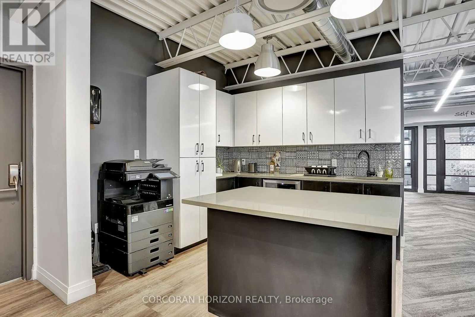 618 KING STREET W